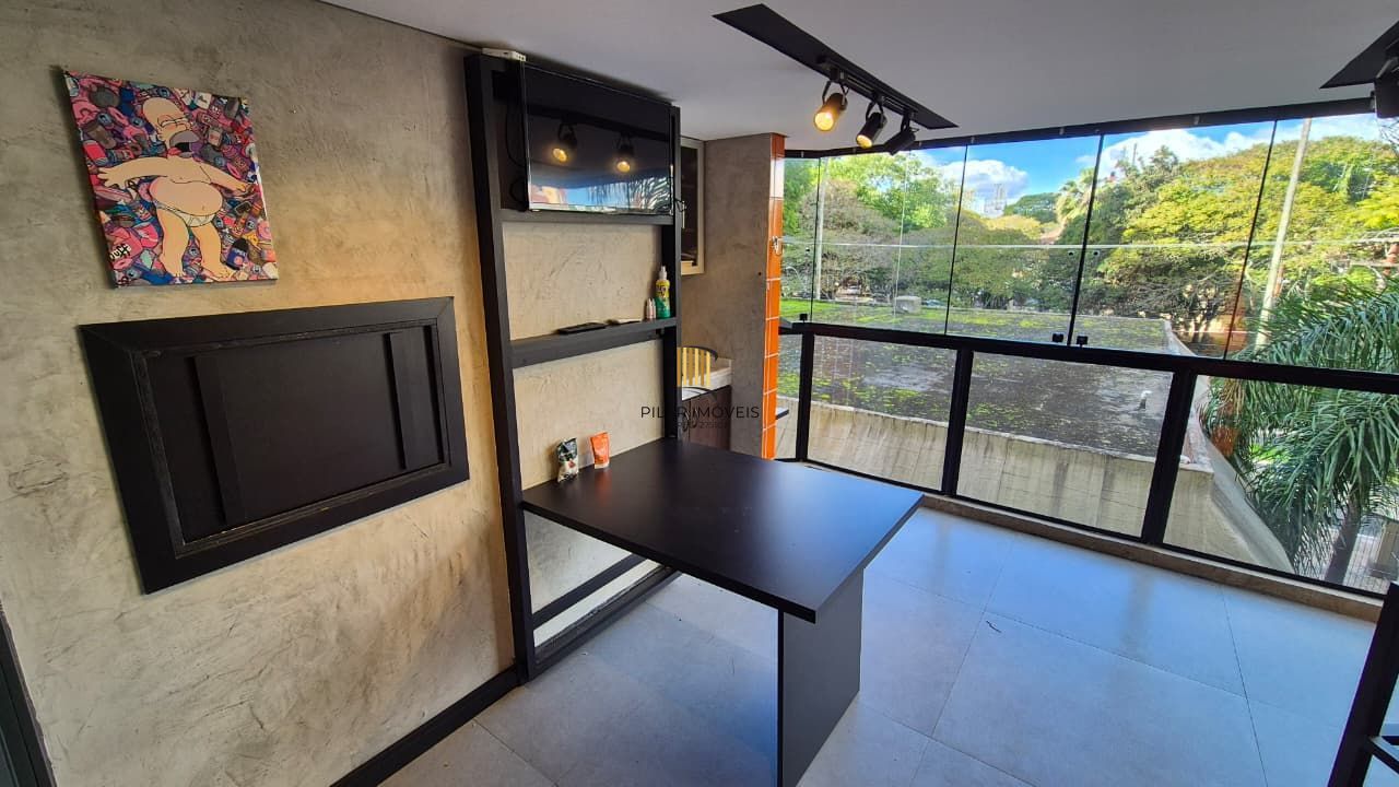 apartamento de 2 quartos, suíte e 1 vaga de garagem no bairro Menino Deus