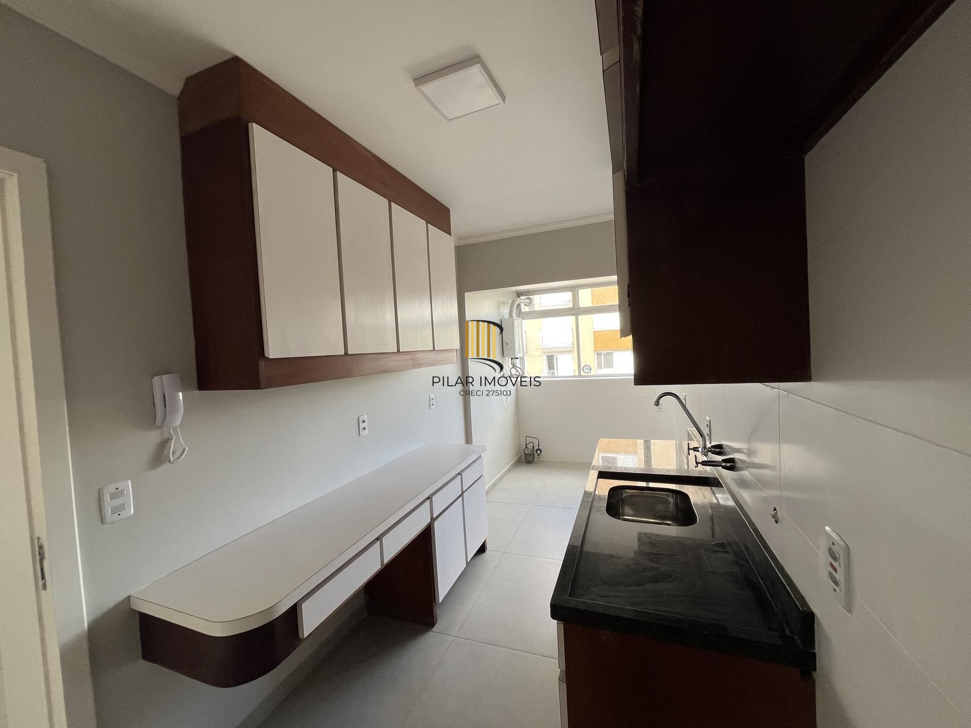 Apartamento de 3 quartos, suíte e 1 vaga de garagem no bairro Menino Deus em POA