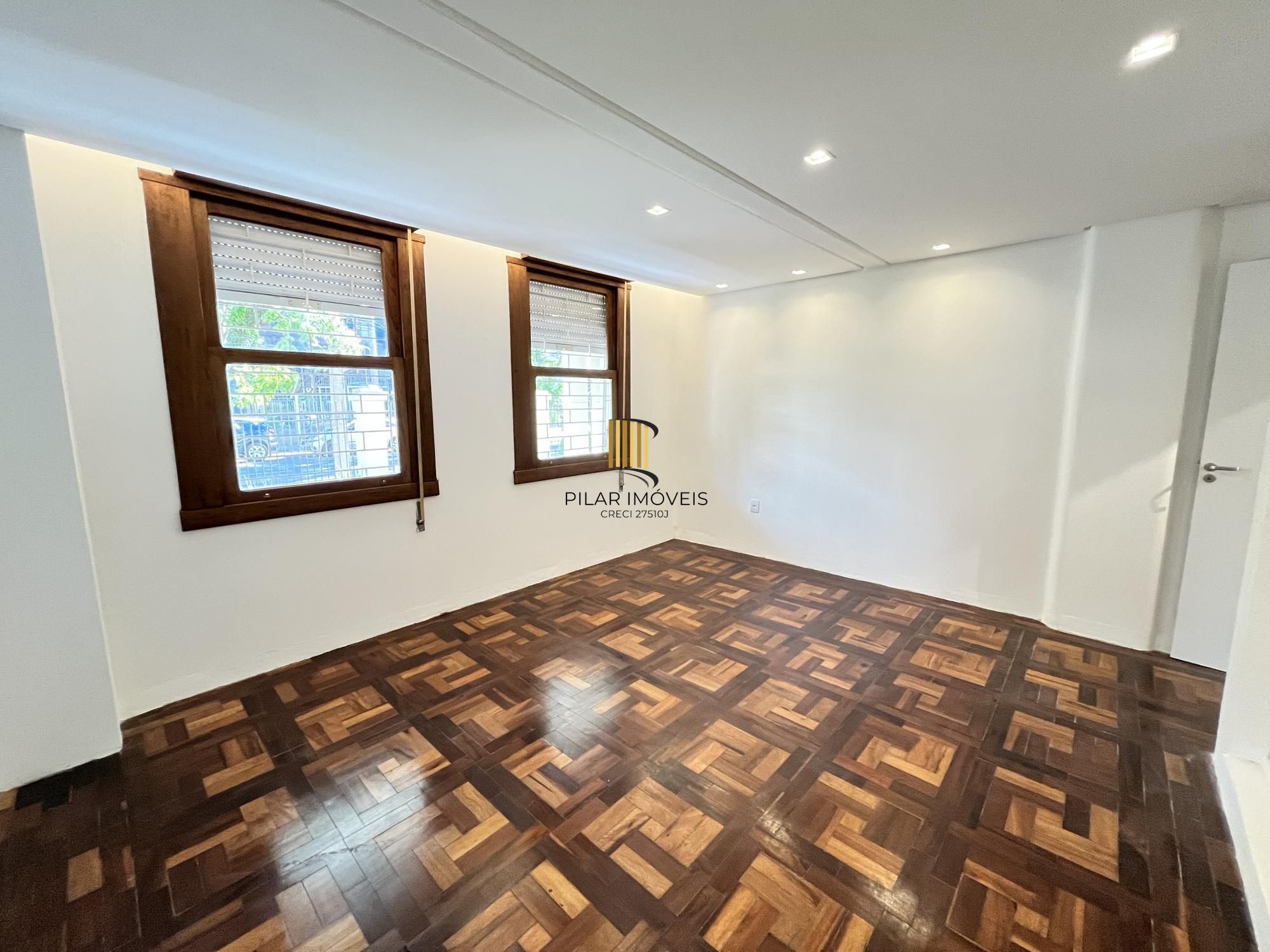 Apartamento reformado de 2 quartos no bairro Moinhos de Vento em POA