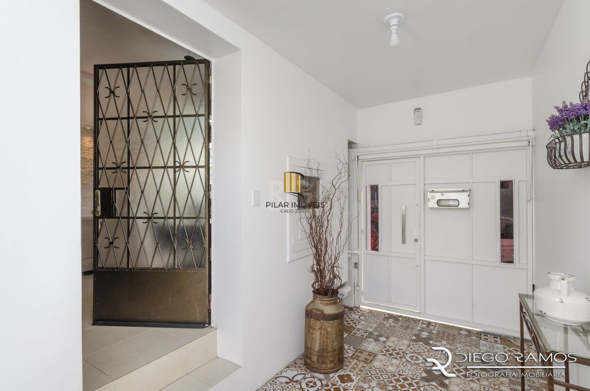 Casa para Venda - 216m², 4 dormitórios, sendo 1 suites, 4 vagas - Menino Deus