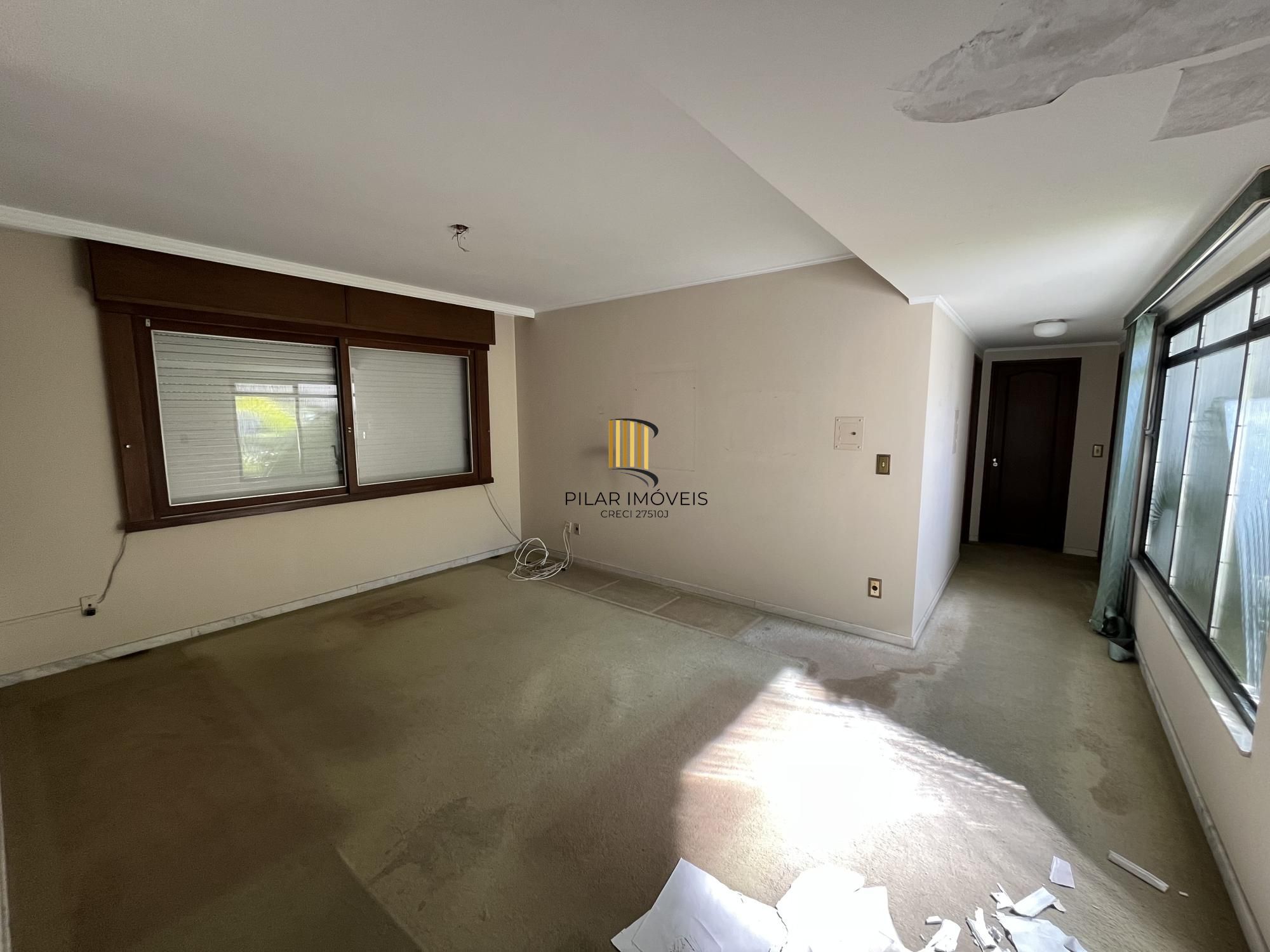 Casa de 4 quartos, 2 suítes e 2 vagas de garagem no bairro Boa Vista em POA
