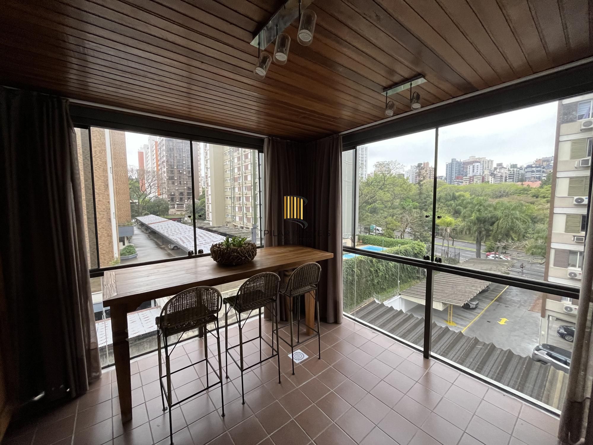 Apartamento de 2 quartos, suíte, churrasqueira, lareira e garagem Bela Vista POA