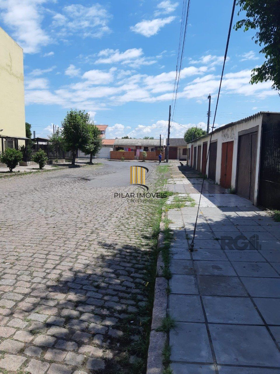   Apartamento térreo de dois dormitórios no bairro Santa Rosa de Lima em Porto Alegre.
