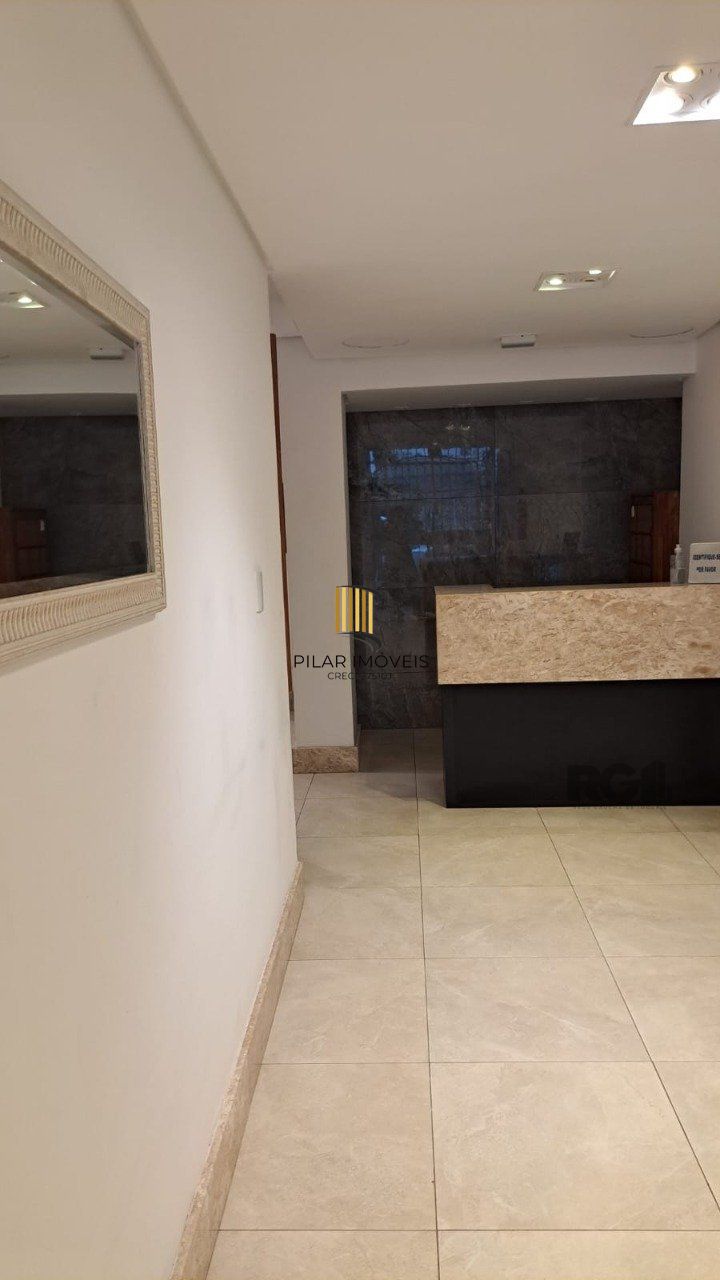 Sala comercial com 39,55 m² de área privativa. Localizado na Rua/Av. Felipe Camarão, no bairro Bom Fim em Porto Alegre.