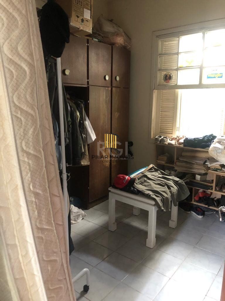 Casa/terreno medindo 200m² de privativo, 550m² totais  no bairro Partenon, 9 vag