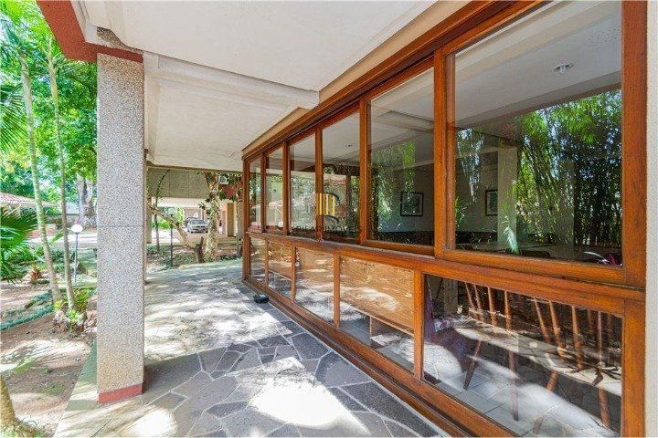 Apartamento de 2 quartos em prédio com elevador, churrasqueira e garagem