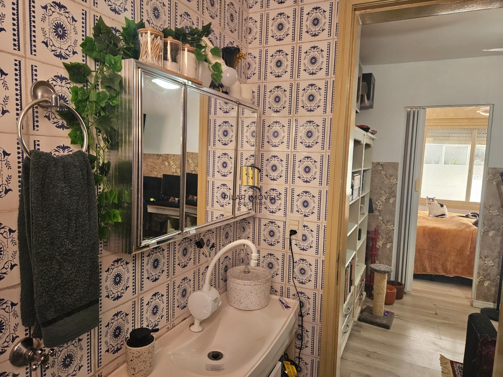 JKzão amplo, transformado  1 dormitório no bairro Santa Cecília em Porto Alegre