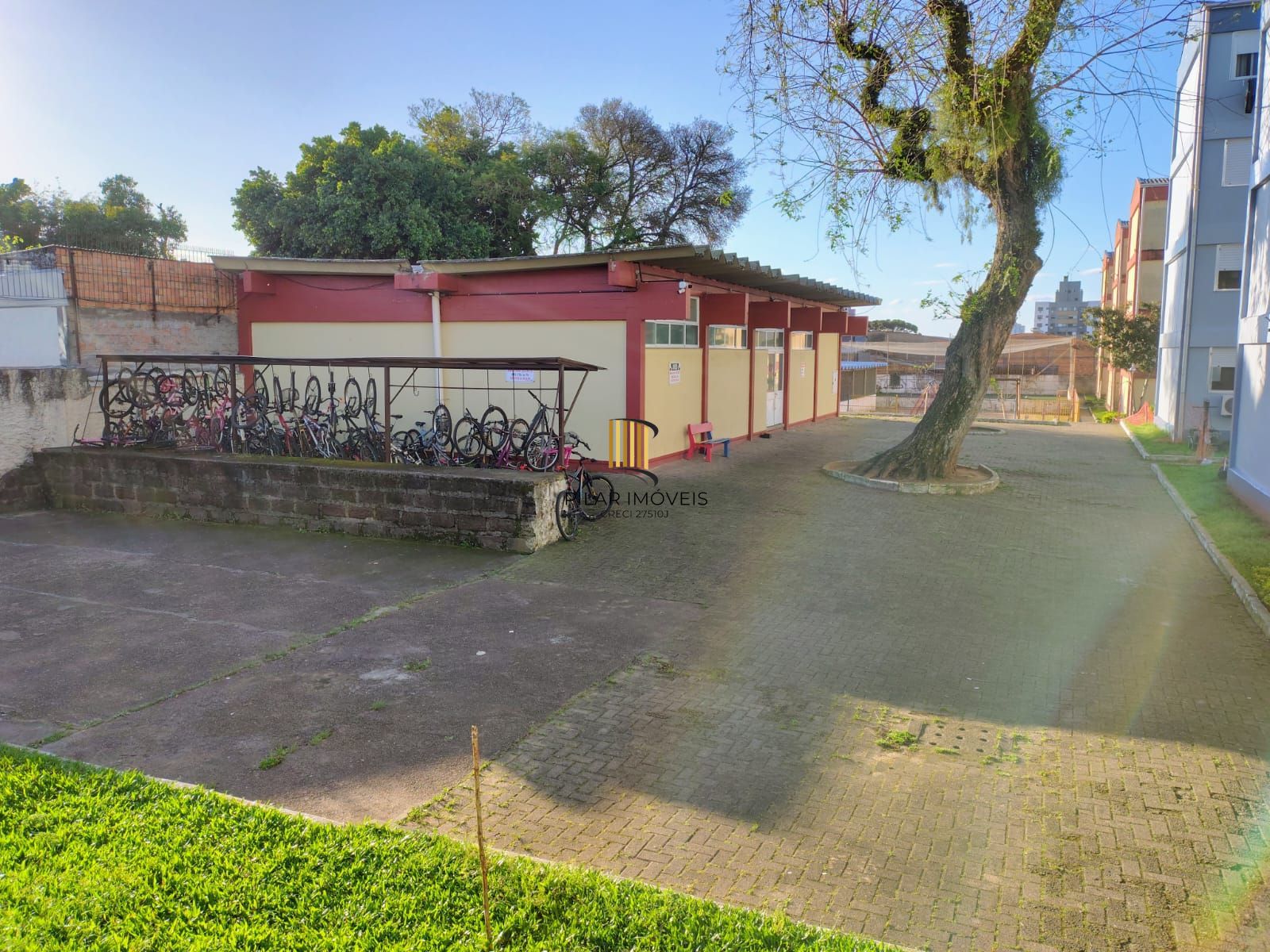 Apartamento de três quartos e uma vaga de garagem rotativa