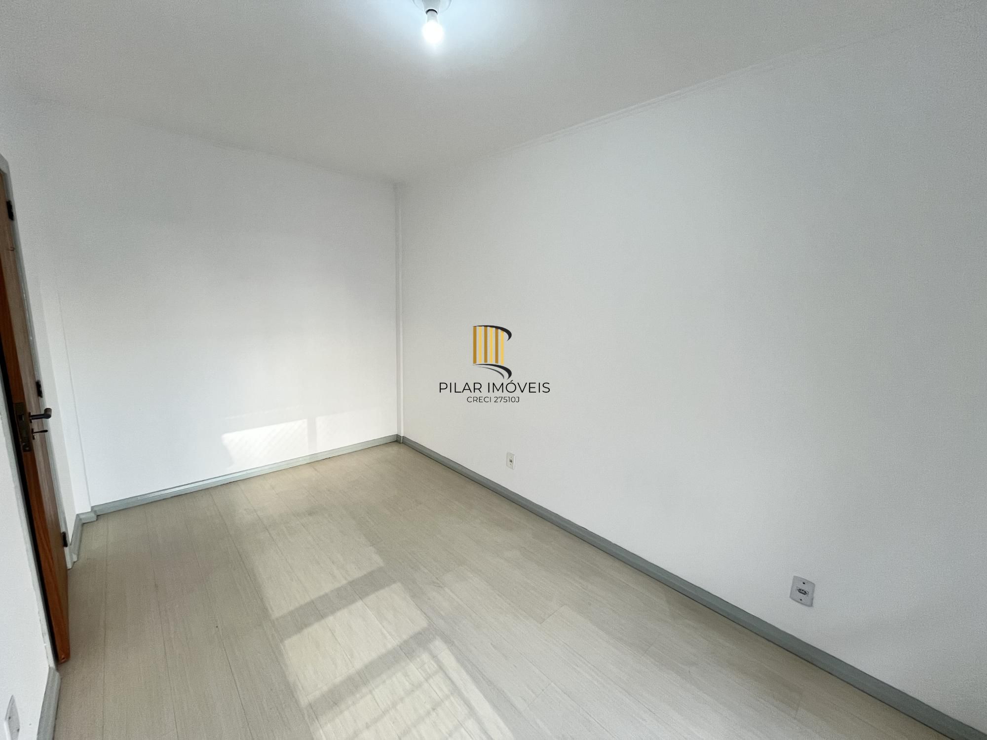 Apartamento de 1 quarto, 2 sacadas e 1 vaga de garagem no bairro Farroupilha POA