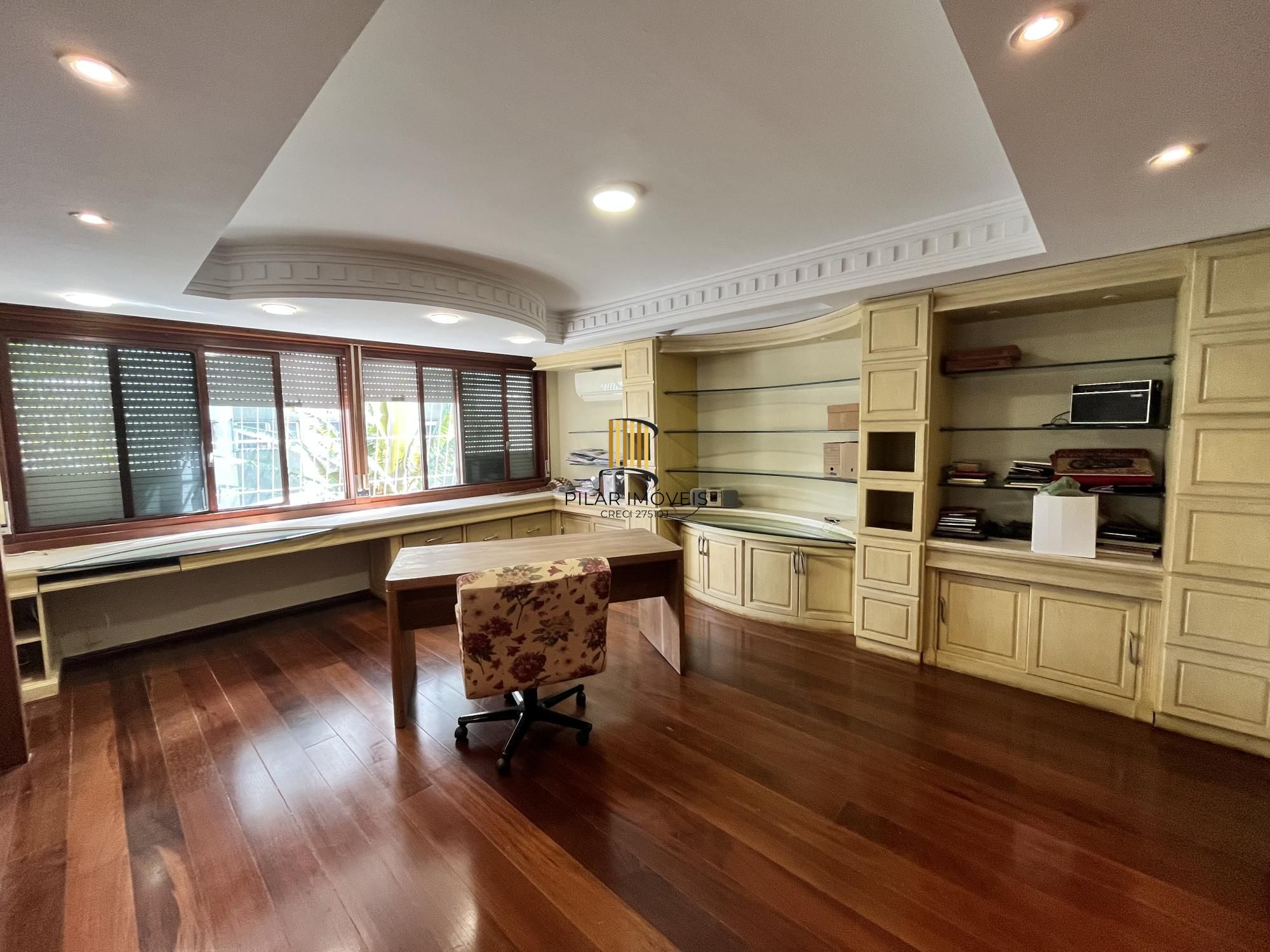 Apartamento de 4 quartos, suíte, amplo closet, dependência e 2 vagas de garagem