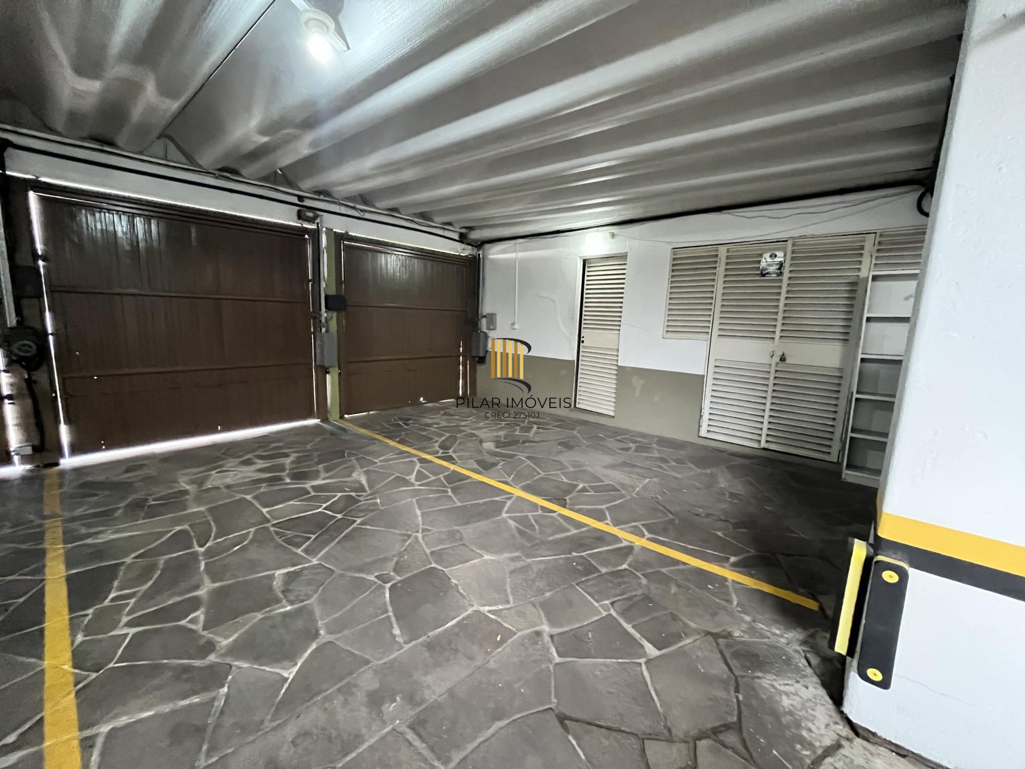 Apartamento de 4 quartos, suíte, amplo closet, dependência e 2 vagas de garagem