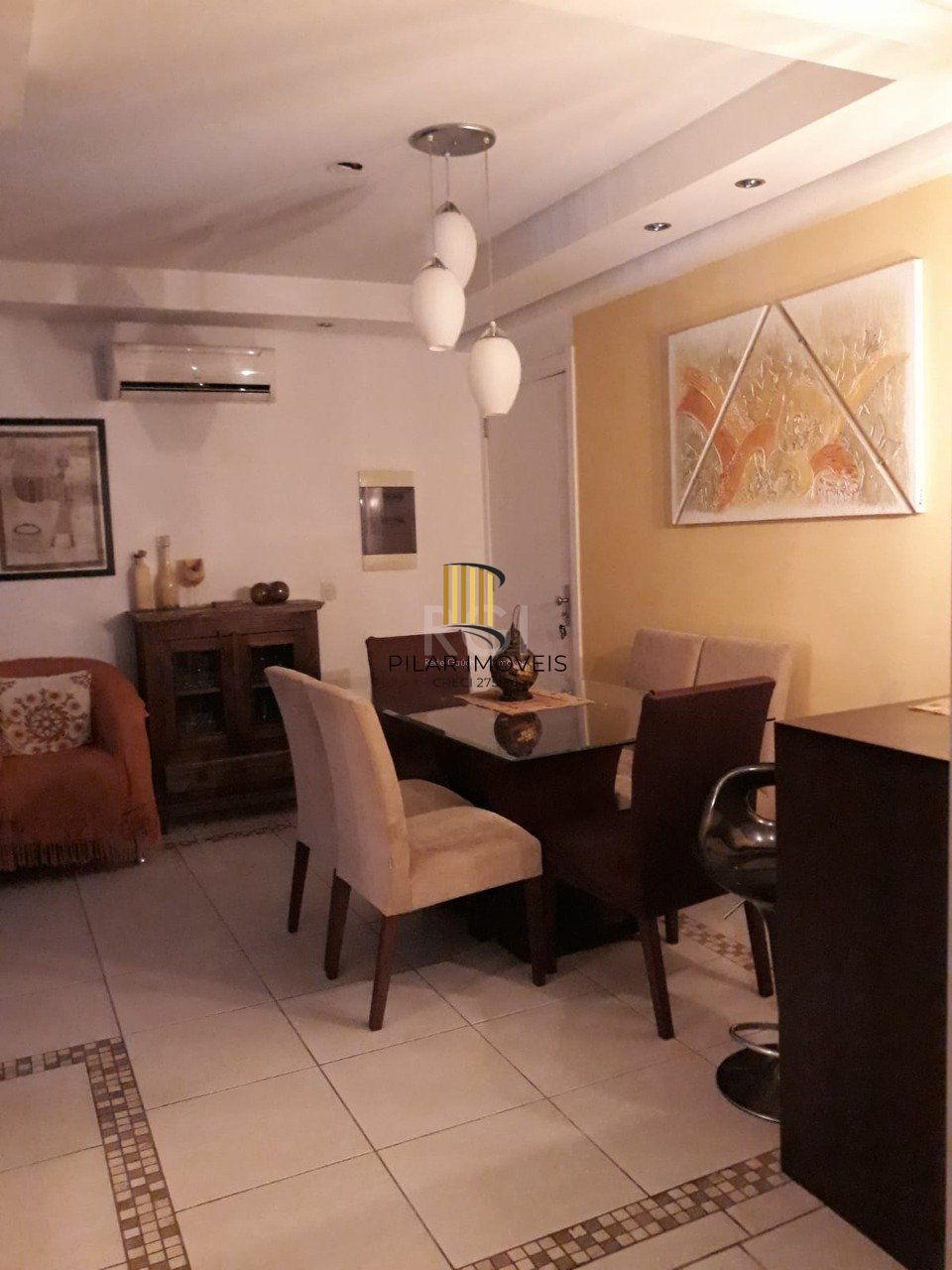 Apartamento de três dormitórios, suíte e uma vaga de garagem no bairro Cristo Redentor em Porto Alegre.