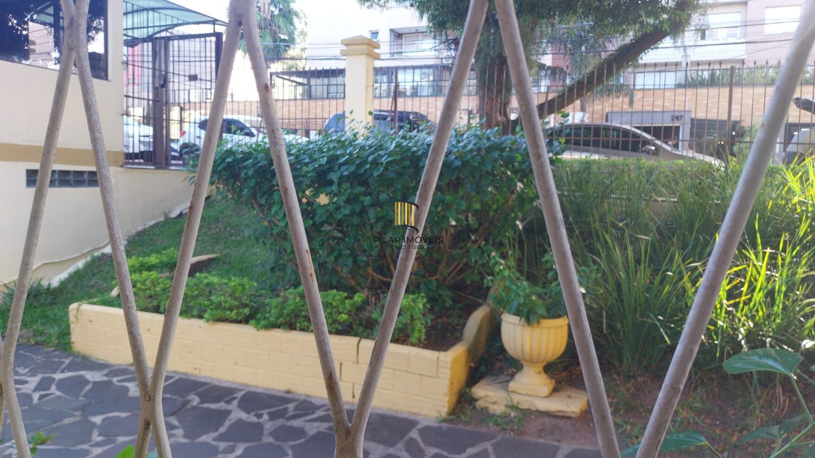 Apartamento térreo com 4 quartos e 1 vaga de garagem rotativa no Passo da Areia