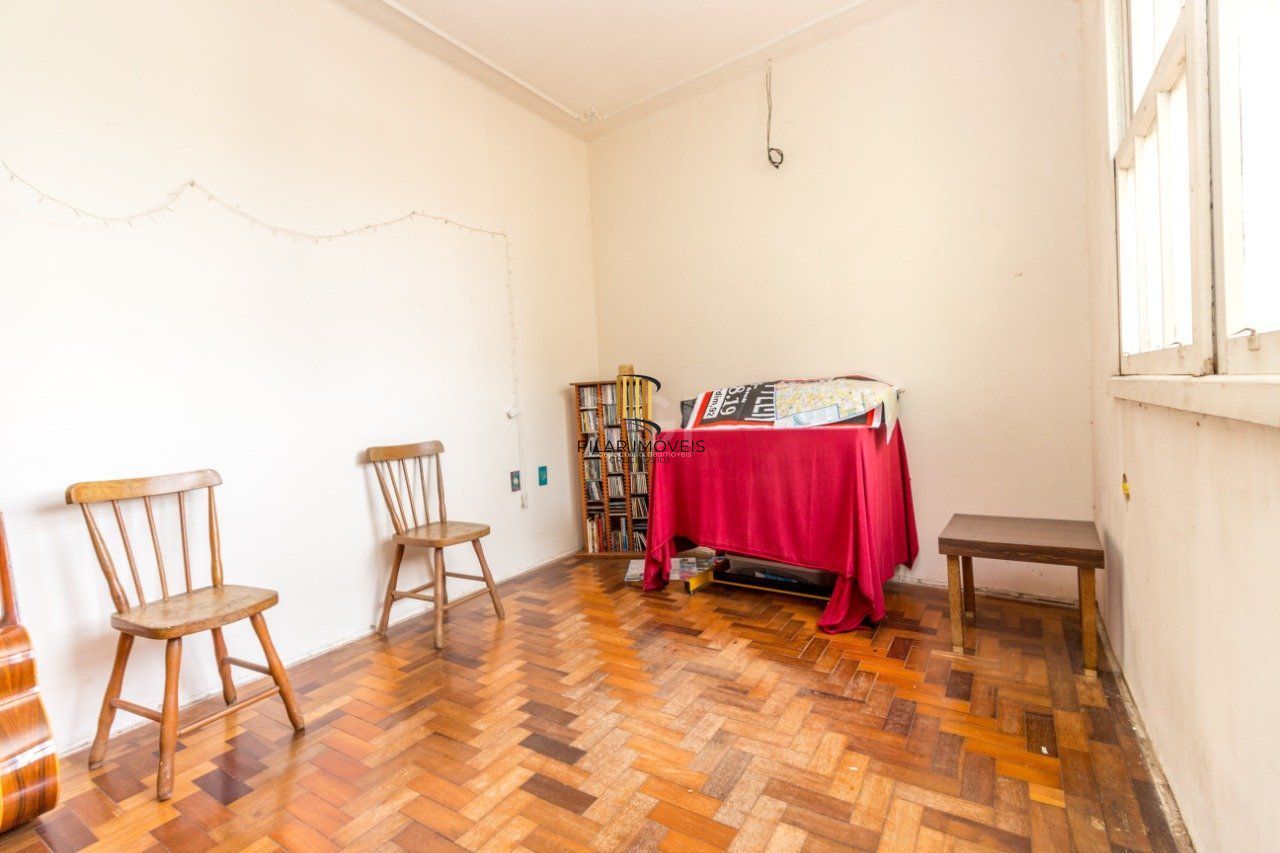 Apartamento para Venda - 61.47m², 2 dormitórios, 1 vaga - Petrópolis