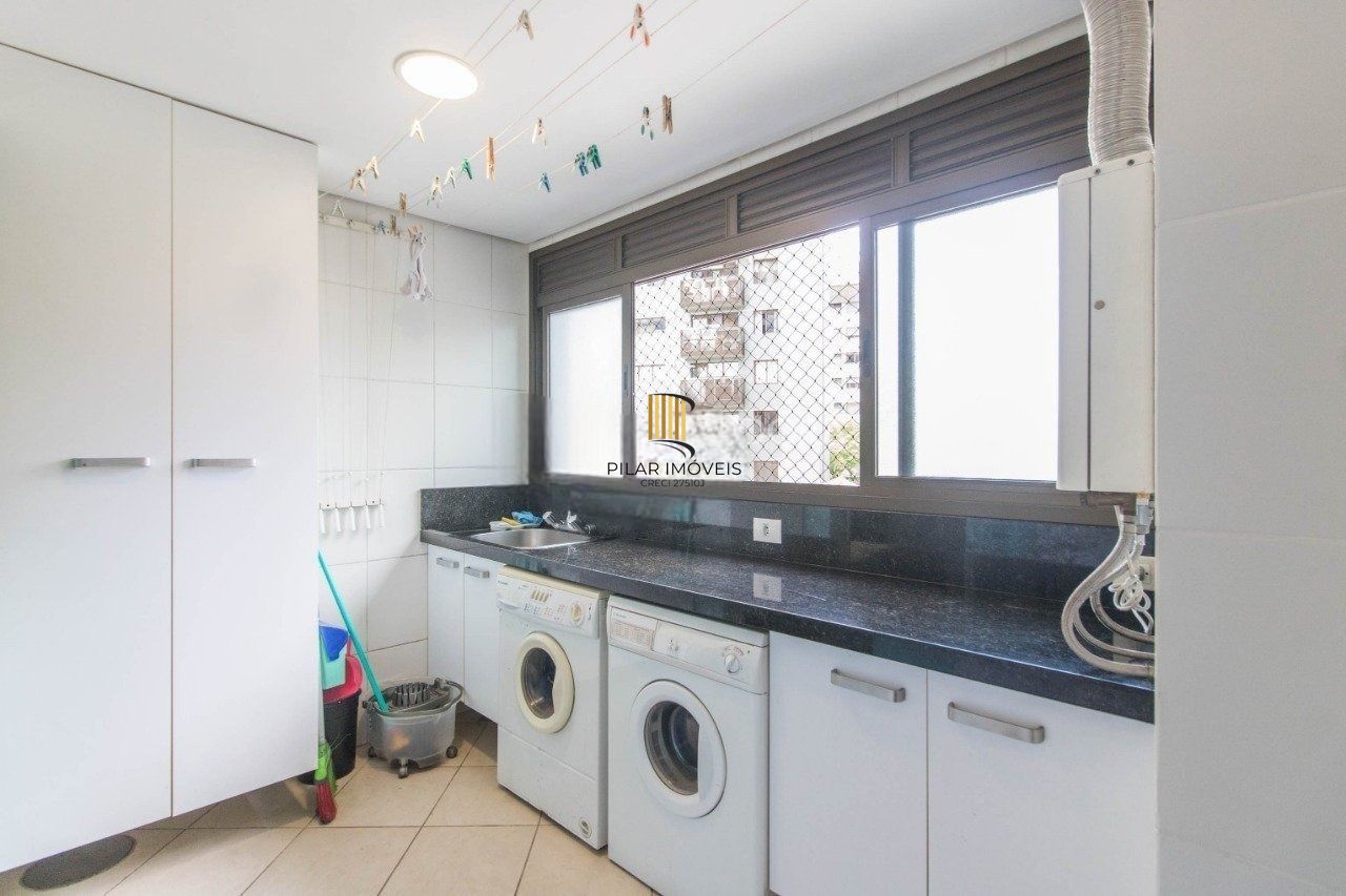 Apartamento com 3 suítes e 3 vagas de garagem no bairro Rio Branco em POA/RS