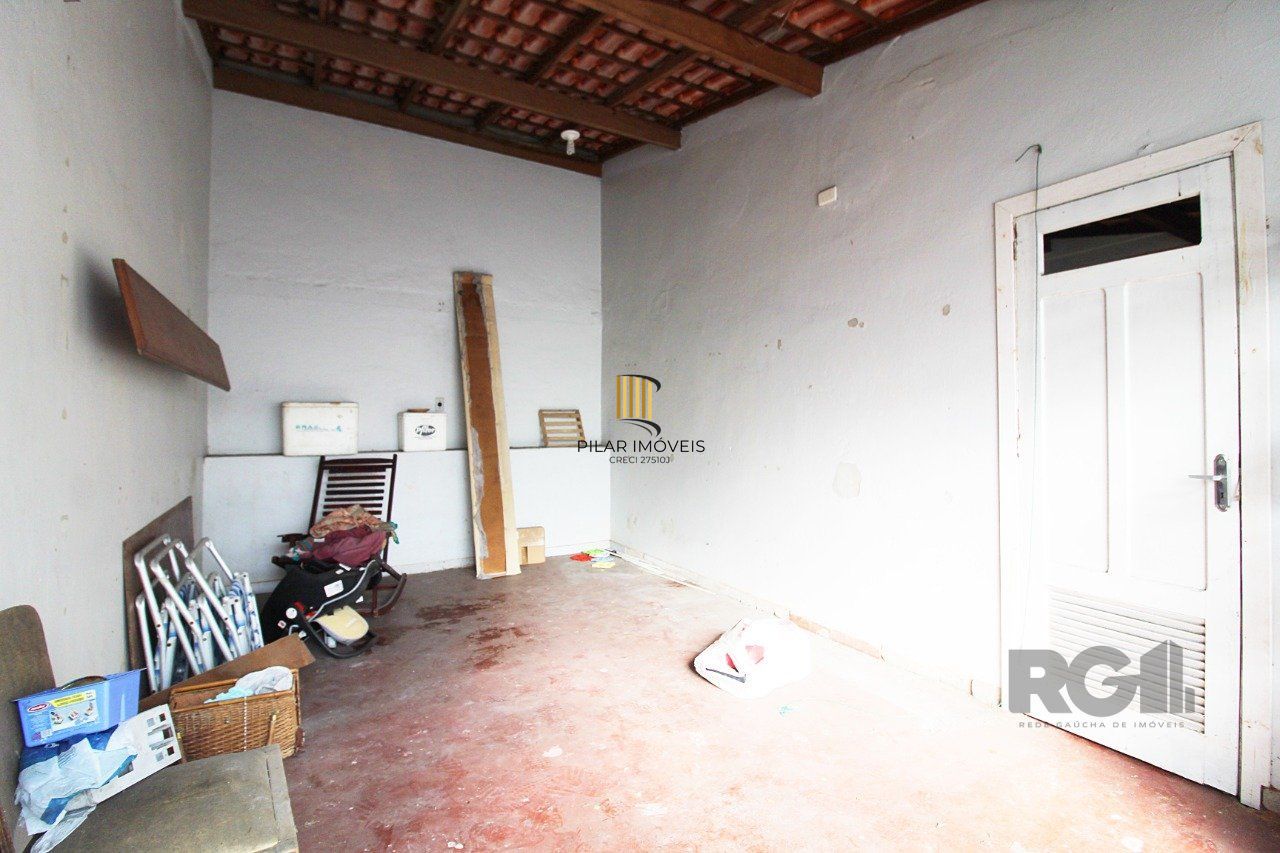 Casa à venda 4 quartos (dormitórios), suíte, 3 vagas - Partenon, Porto Alegre