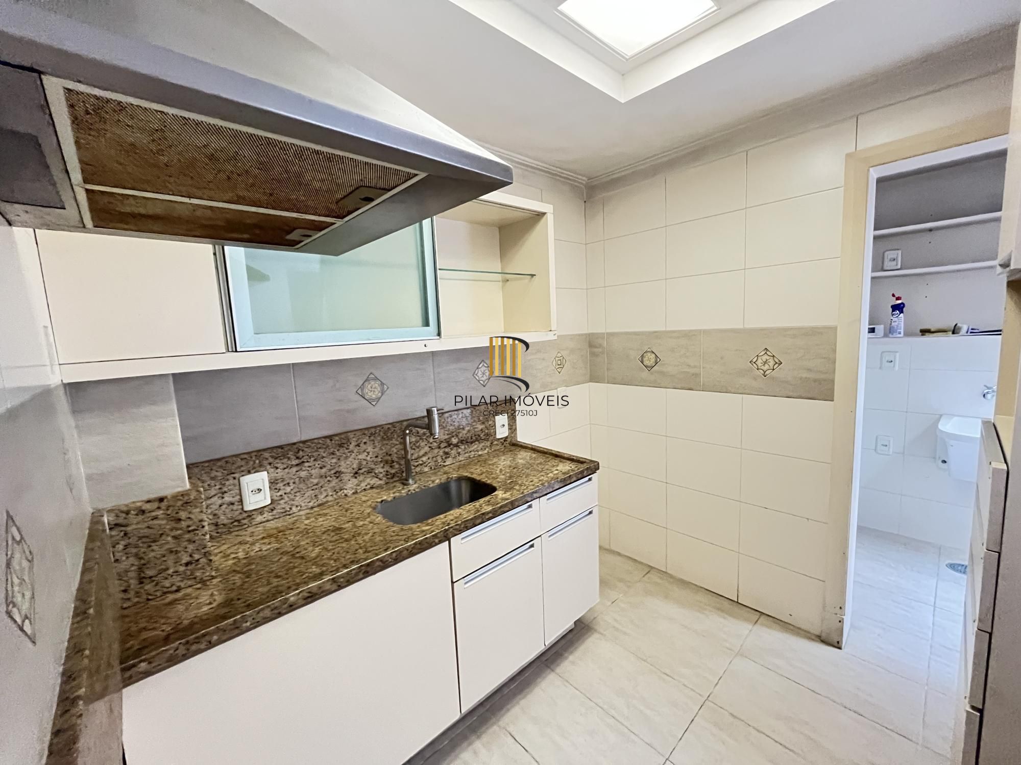Apartamento de 2 quartos transformados em um no bairro Santa Cecília em POA/RS