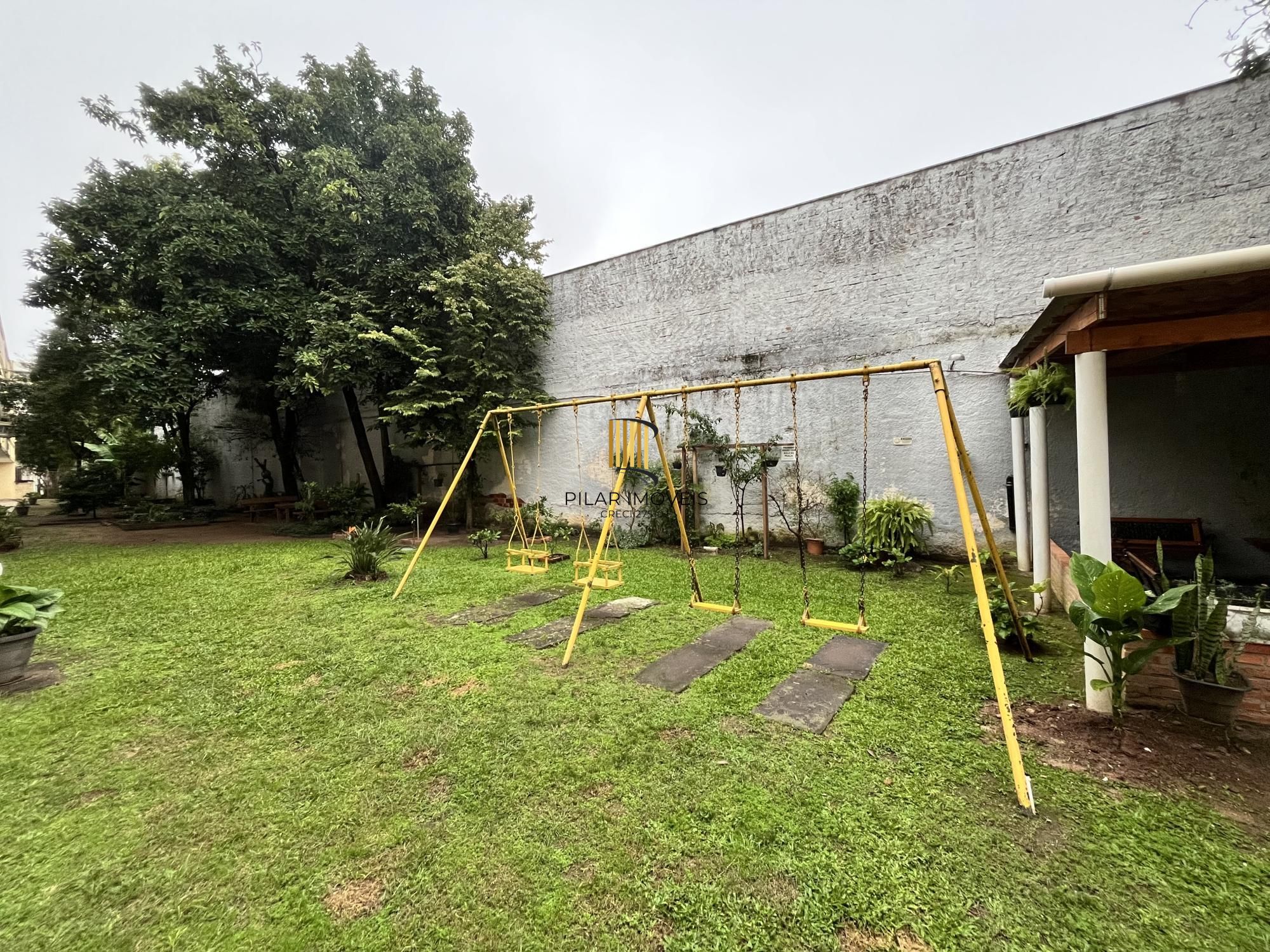 Apartamento desocupado de 1 dormitório, no bairro Azenha em Porto Alegre