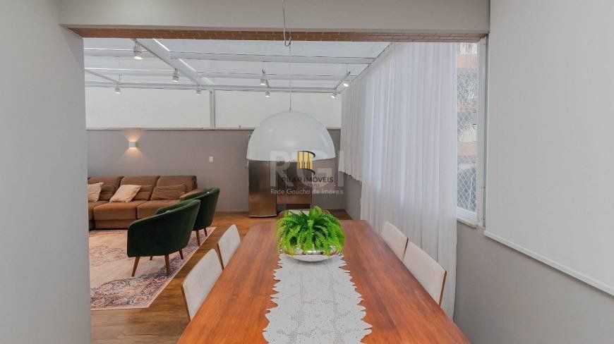 Apartamento de 3 dormitórios e 1 suíte no bairro Floresta em Porto Alegre