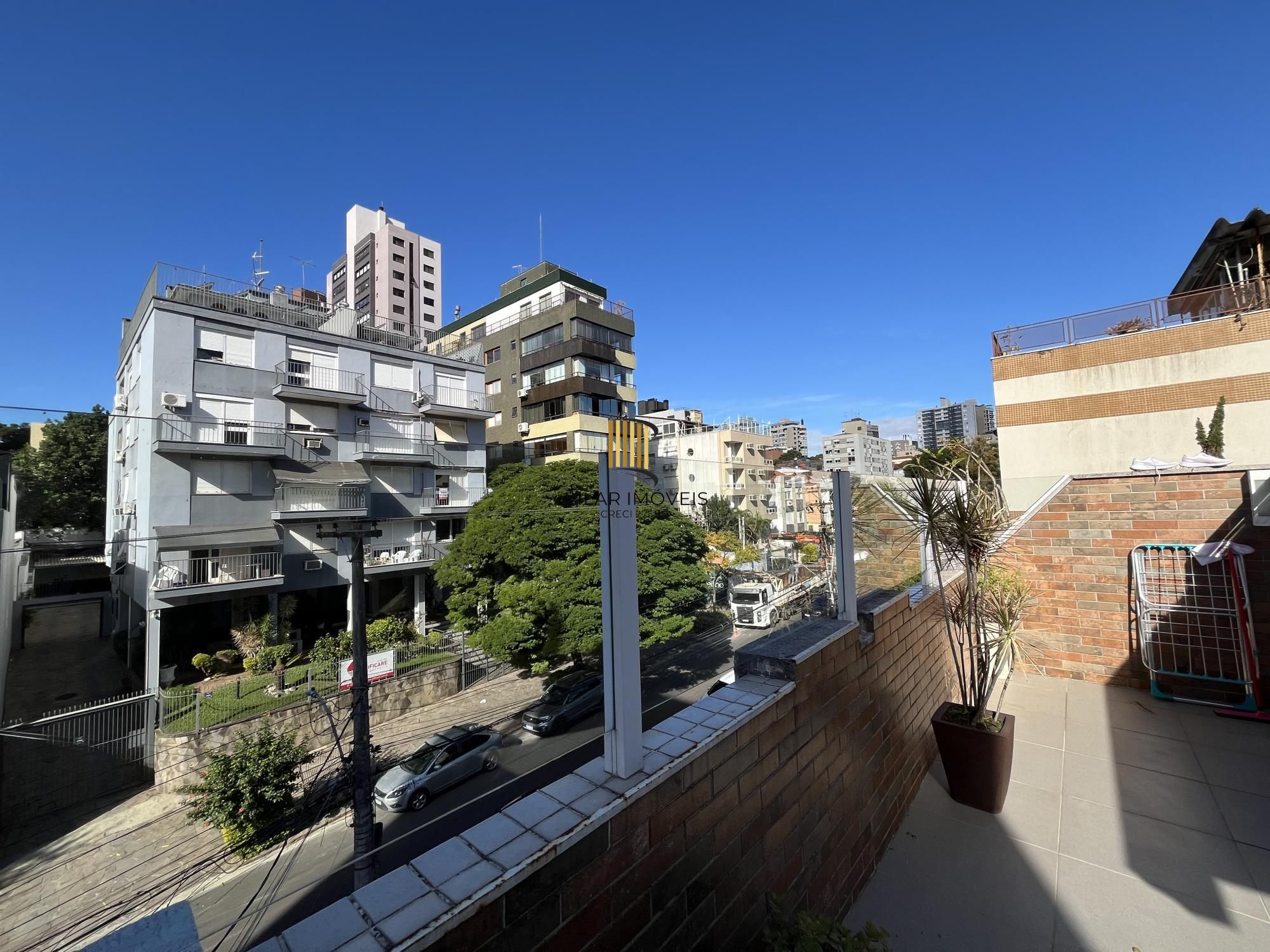 Cobertura de 3 quartos, suíte e 1 vaga de garagem no bairro Petrópolis em POA/RS