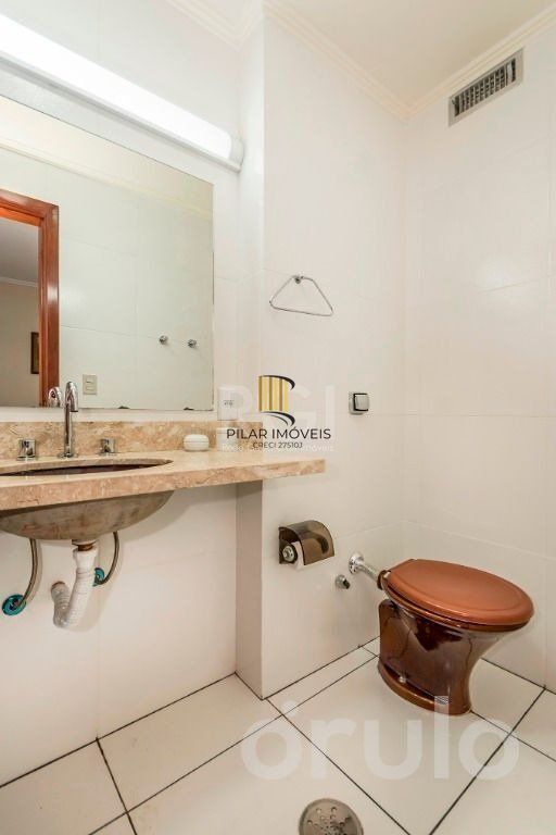 Cobertura para Venda - 244m², 3 dormitórios, sendo 1 suites, 2 vagas - Petrópolis