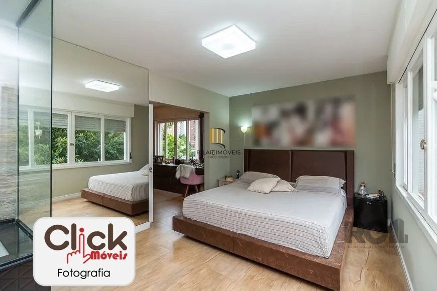 Apartamento 4 dormitórios, sendo 1 suíte, 193 m² de área privativa e 2 vaga(s) de garagem. Localizado na Rua/Av. Carlos Gomes, no bairro Auxiliadora em Porto Alegre.
