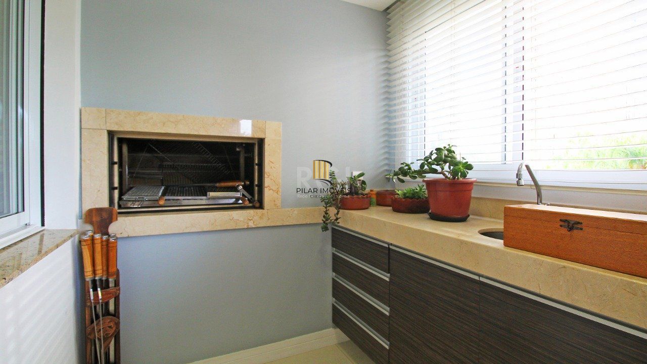 Apartamento com três (3) dormitórios, três (3) suítes sendo uma (1) suíte master e quatro (4) vagas de garagem com dois (2) depósitos próximo ao shopping  Iguatemi, no Condomínio Cipriani Nuova Archit