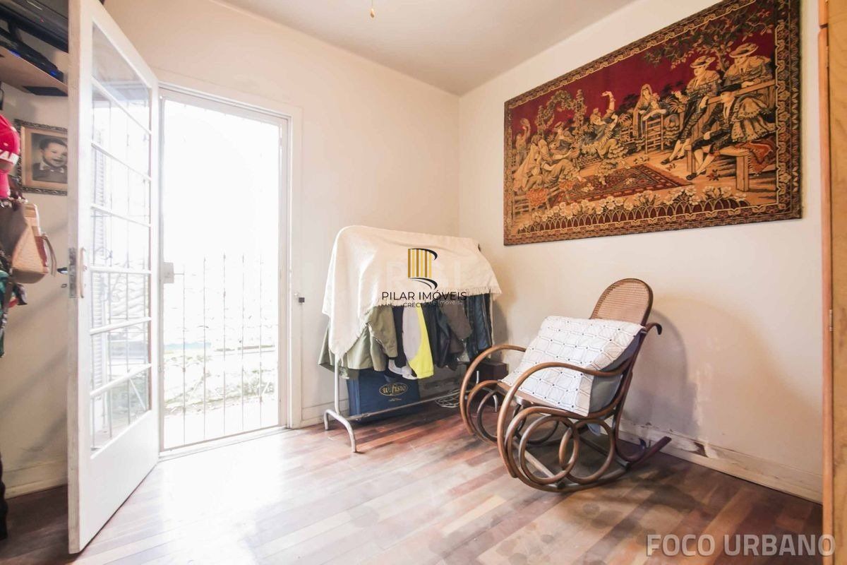 Casa para Venda - 250m², 4 dormitórios, 2 vagas - Petrópolis
