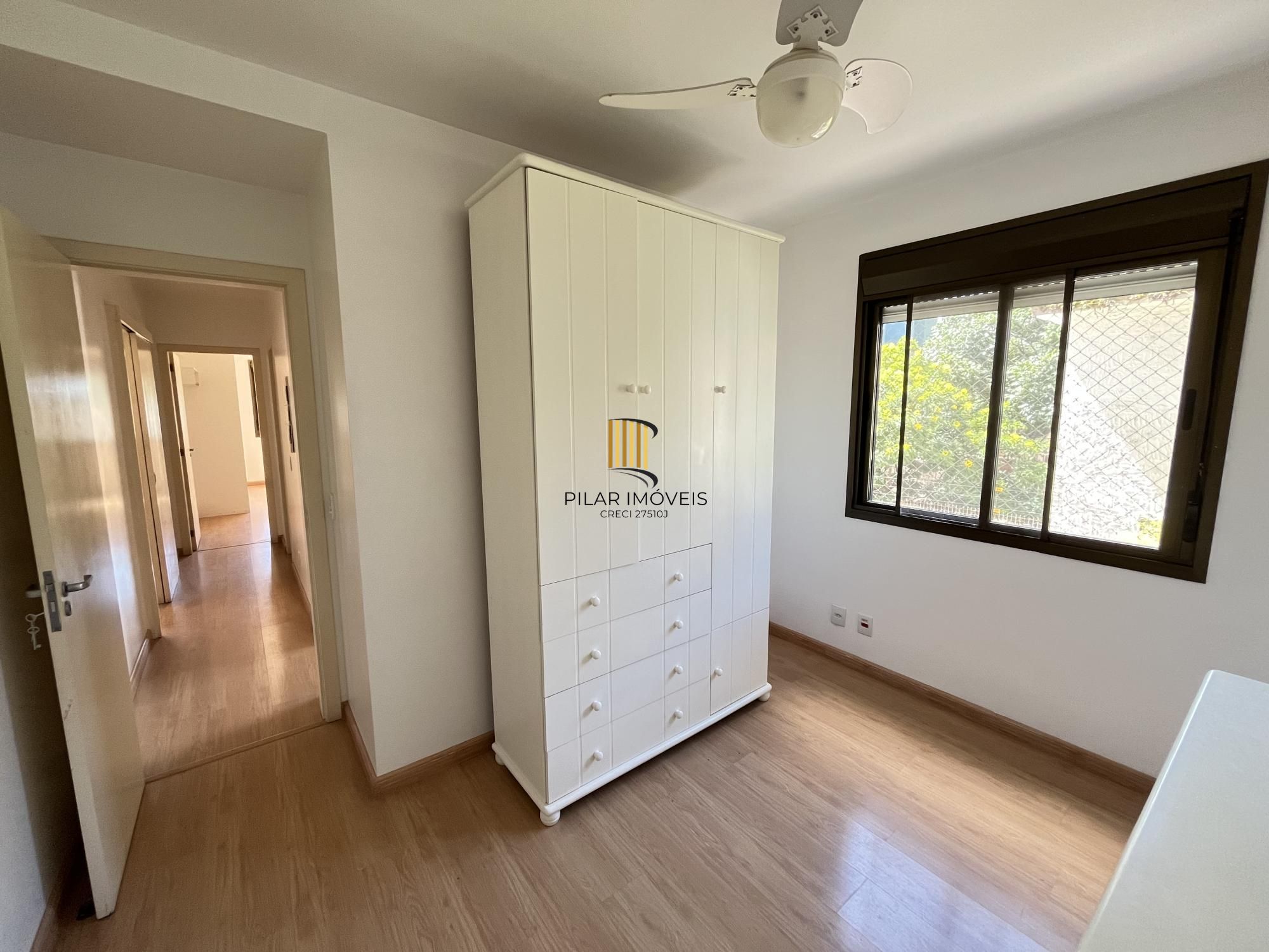 Apartamento de 3 quartos, suíte e 2 vagas de garagem no bairro Petrópolis.
