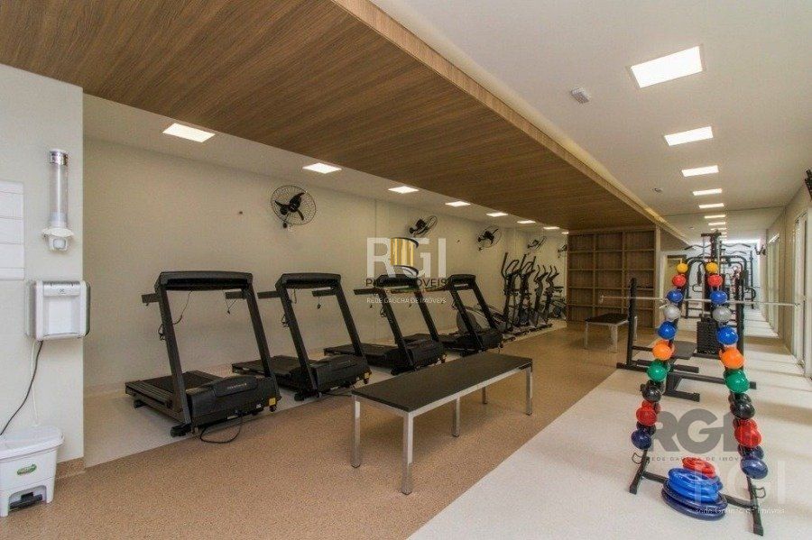 Apartamento com 75m² privativos, 2 dormitórios sendo 1 suíte, living dois ambientes,  imóvel arejado e iluminado.