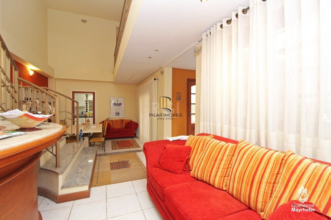 Casa para Venda - 347m², 5 dormitórios, sendo 2 suites, 3 vagas - São João
