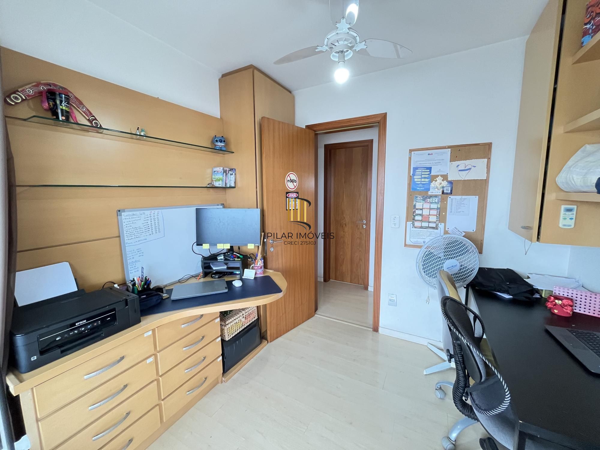 Apartamento de três dormitórios, suíte e uma vaga de garagem no bairro Santana