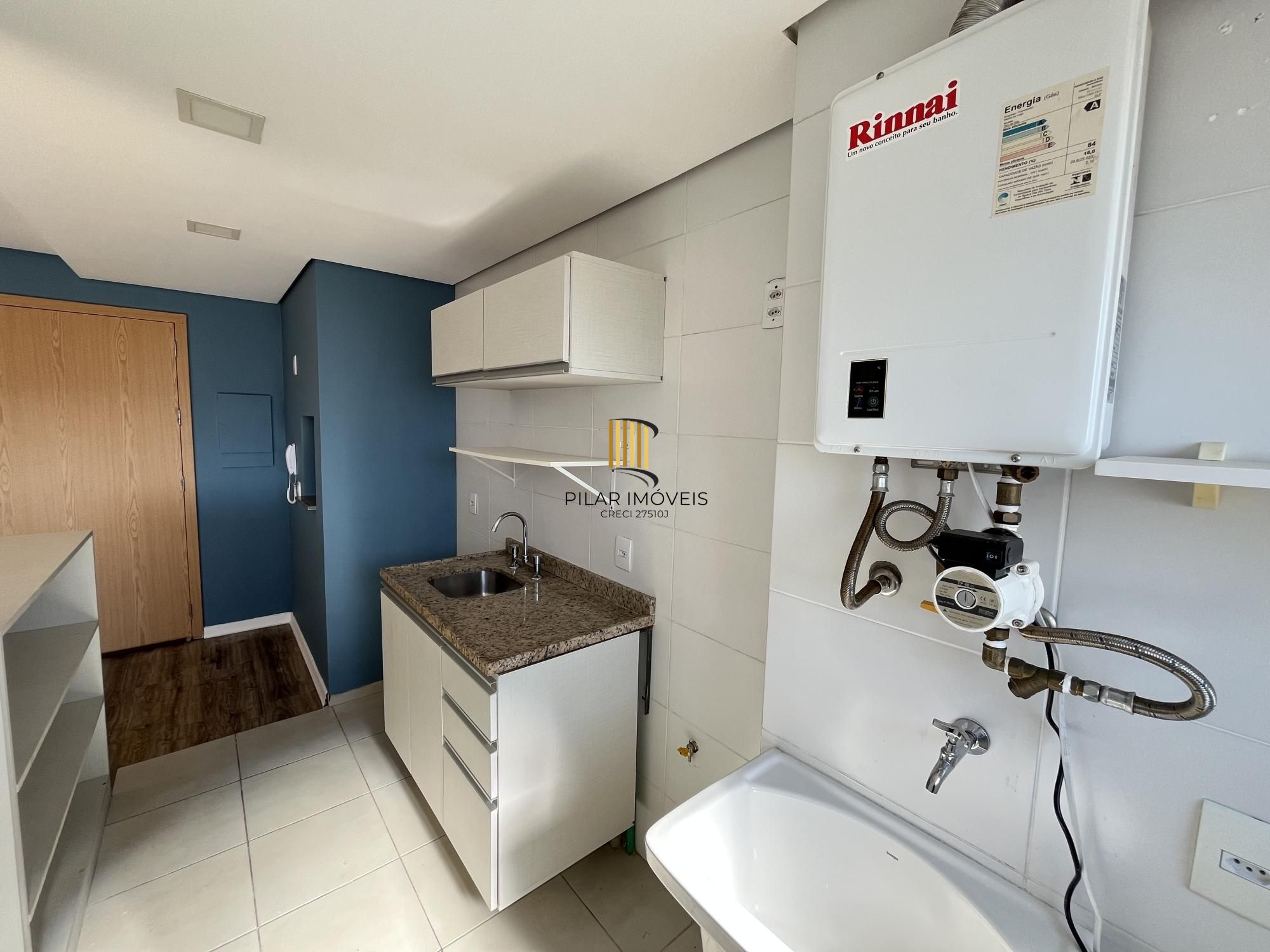 Apartamento de 2 dormitórios, suíte e 1 vaga de garagem no bairro Passo da Areia