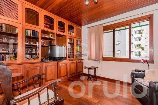 Cobertura para Venda - 244m², 3 dormitórios, sendo 1 suites, 2 vagas - Petrópolis