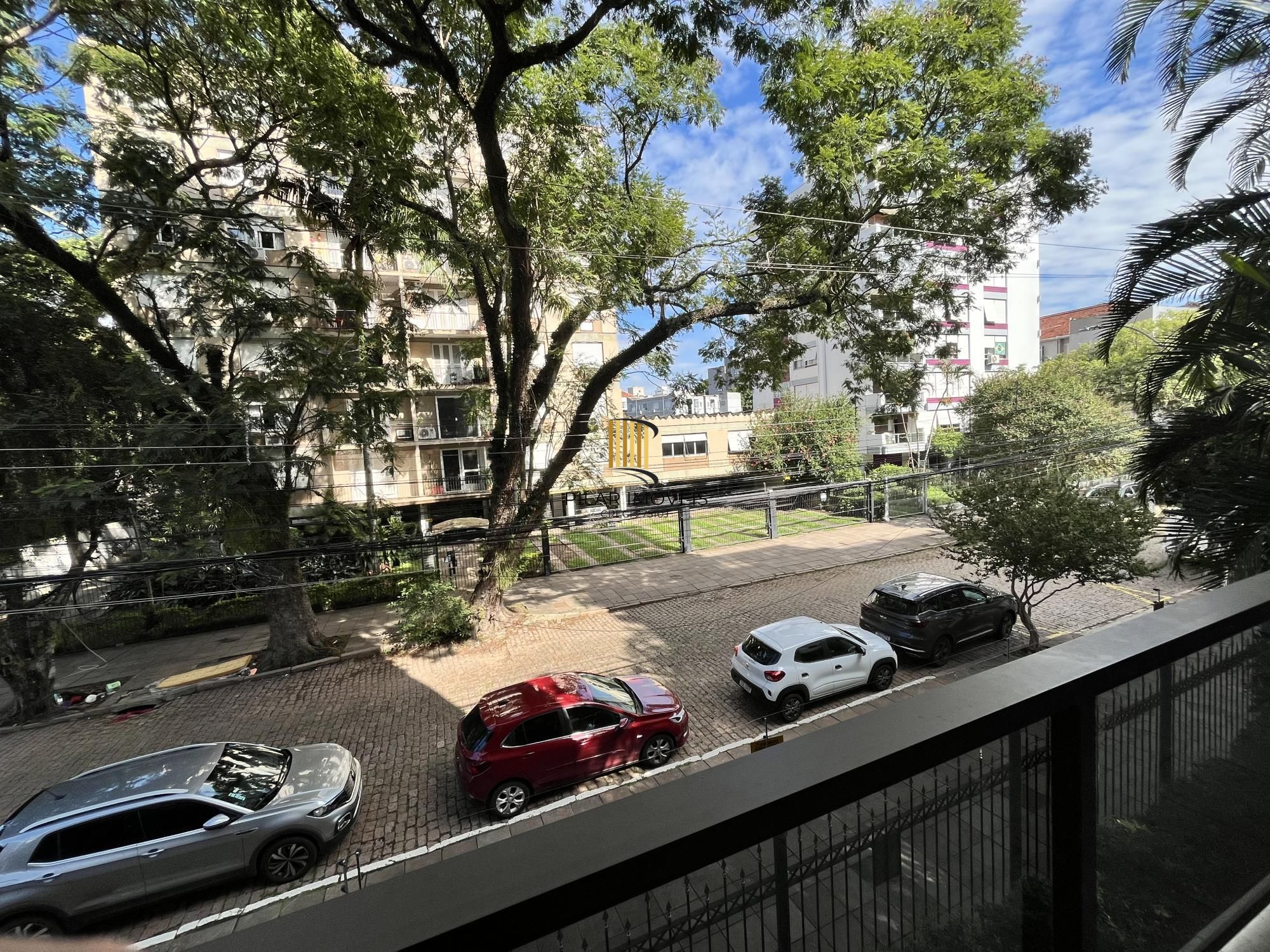 Apartamento de 4 quartos, suíte, amplo closet, dependência e 2 vagas de garagem