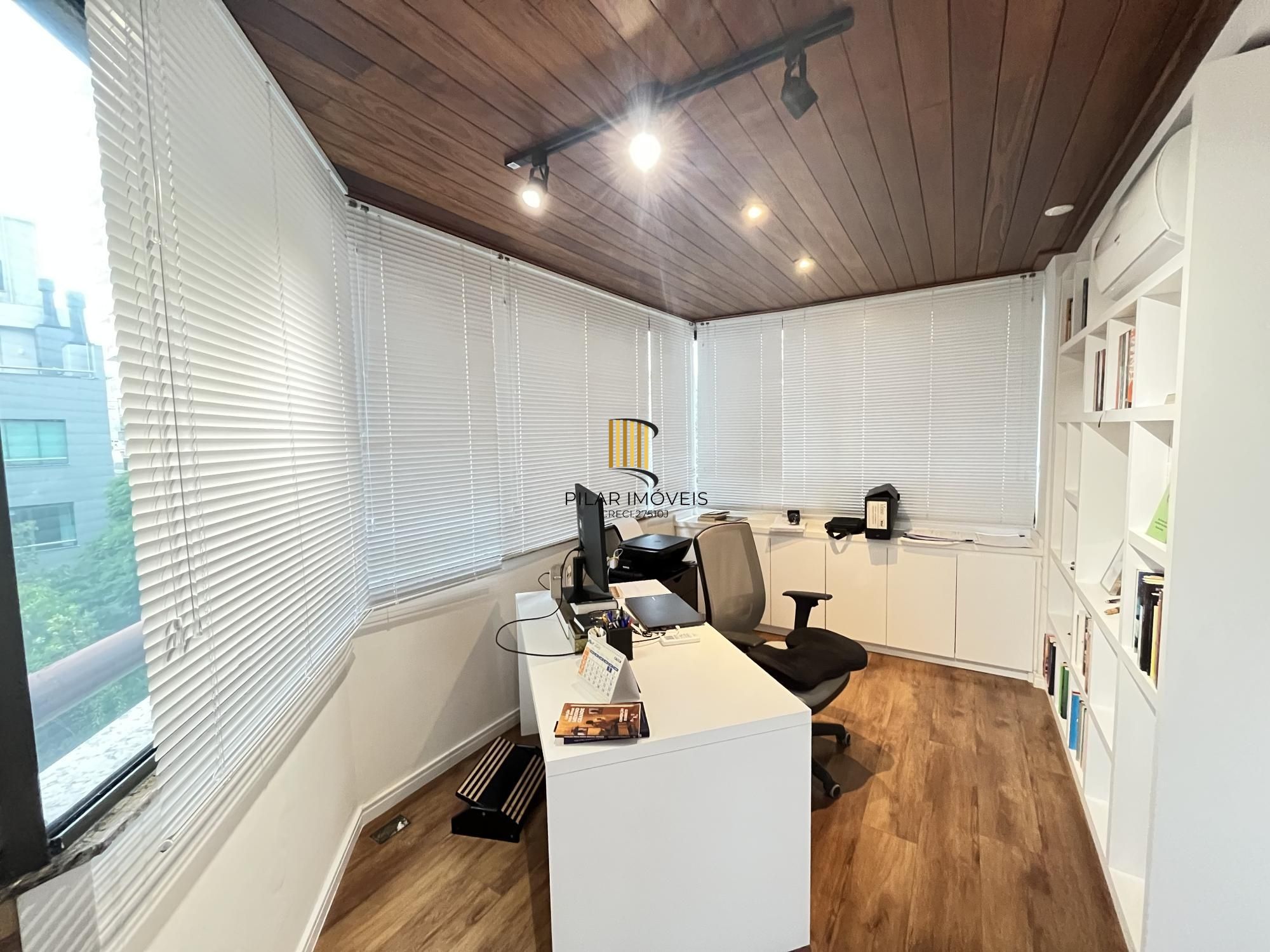 Apartamento de 3 quartos, 2 suítes, 1 americana e 2 vagas no bairro Farroupilha