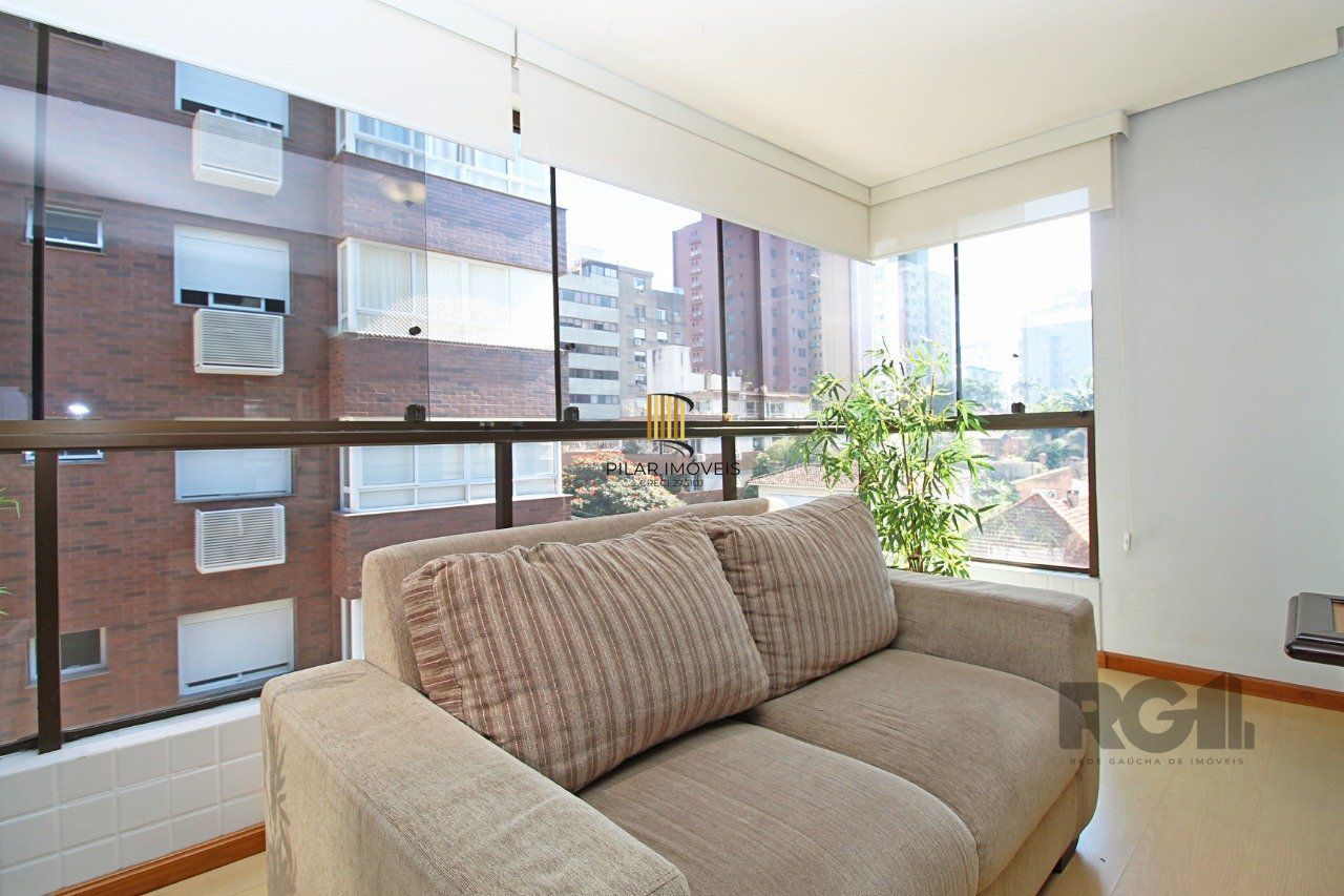 Apartamento de 3 dormitórios, suíte e 2 vagas de garagem no bairro Petrópolis em Porto Alegre