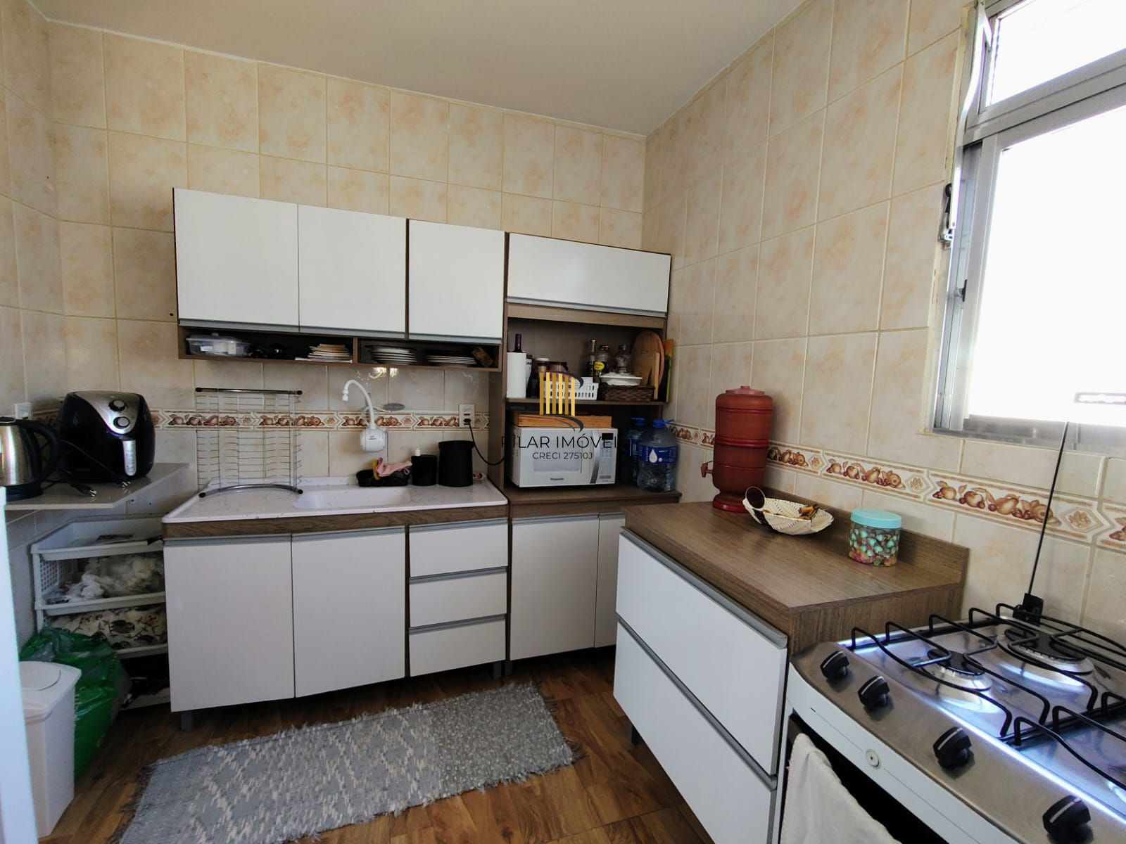 Apartamento de três quartos e uma vaga de garagem rotativa