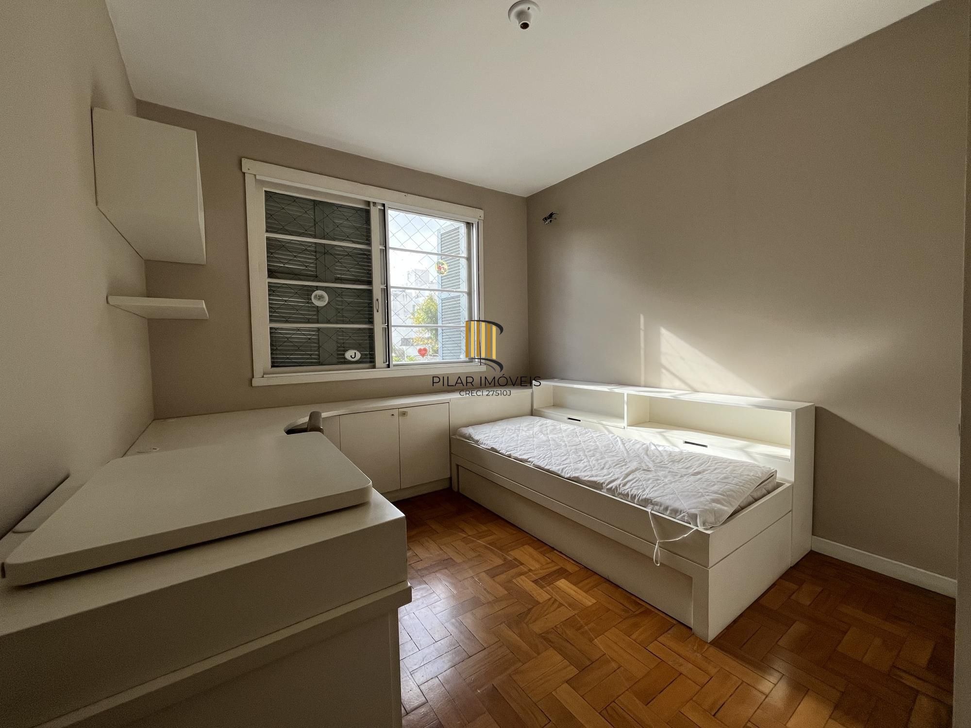Apartamento de dois quartos e uma vaga de garagem no bairro Auxiliadora em POA