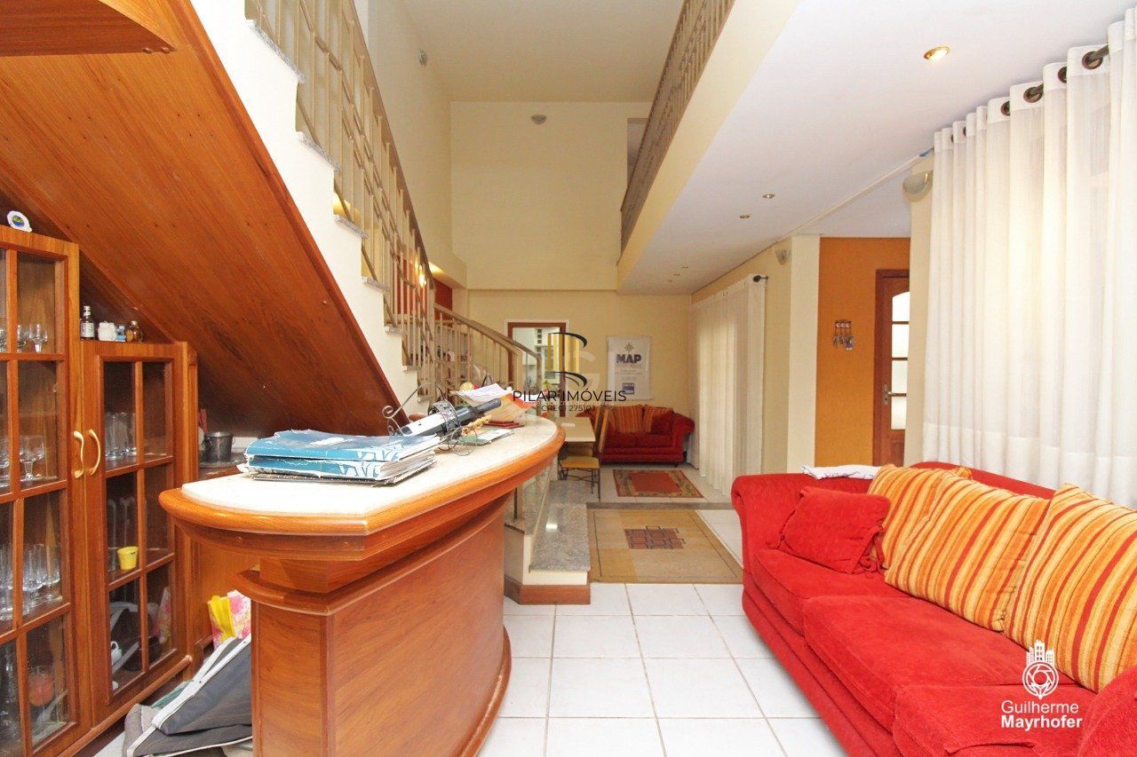 Casa para Venda - 347m², 5 dormitórios, sendo 2 suites, 3 vagas - São João