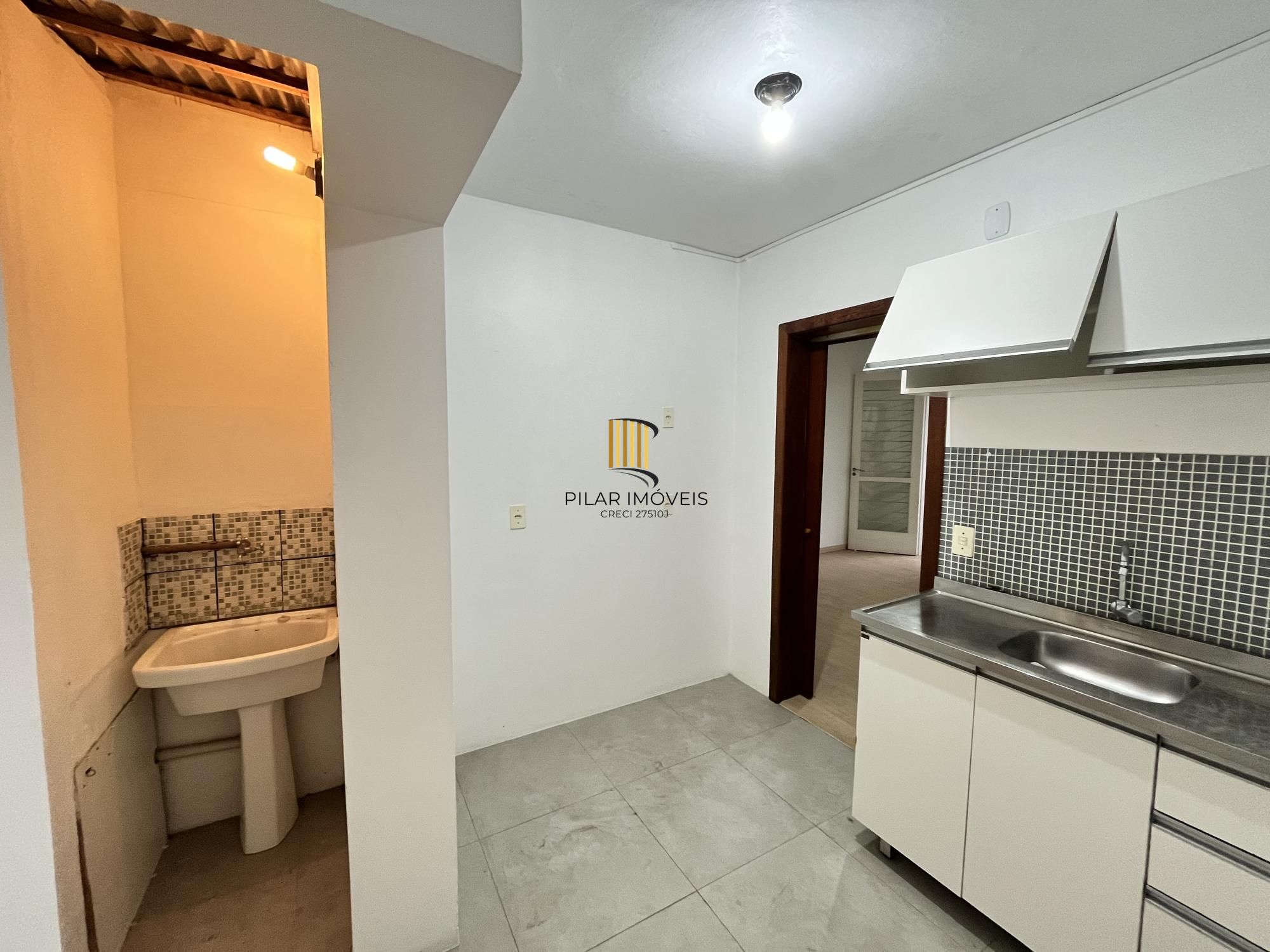 Apartamento desocupado de 1 dormitório, no bairro Azenha em Porto Alegre