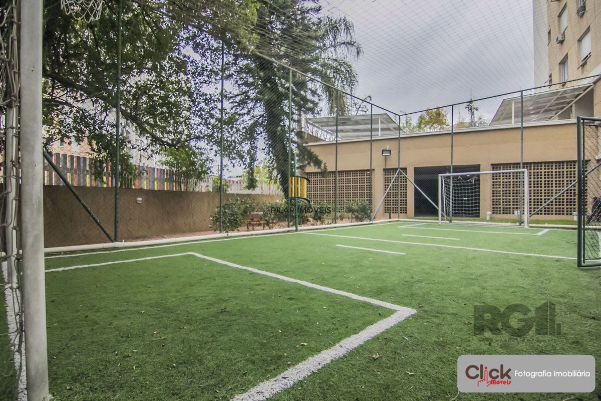 Vende Excelente Apartamento no Bairro Passo da Areia - Porto Alegre