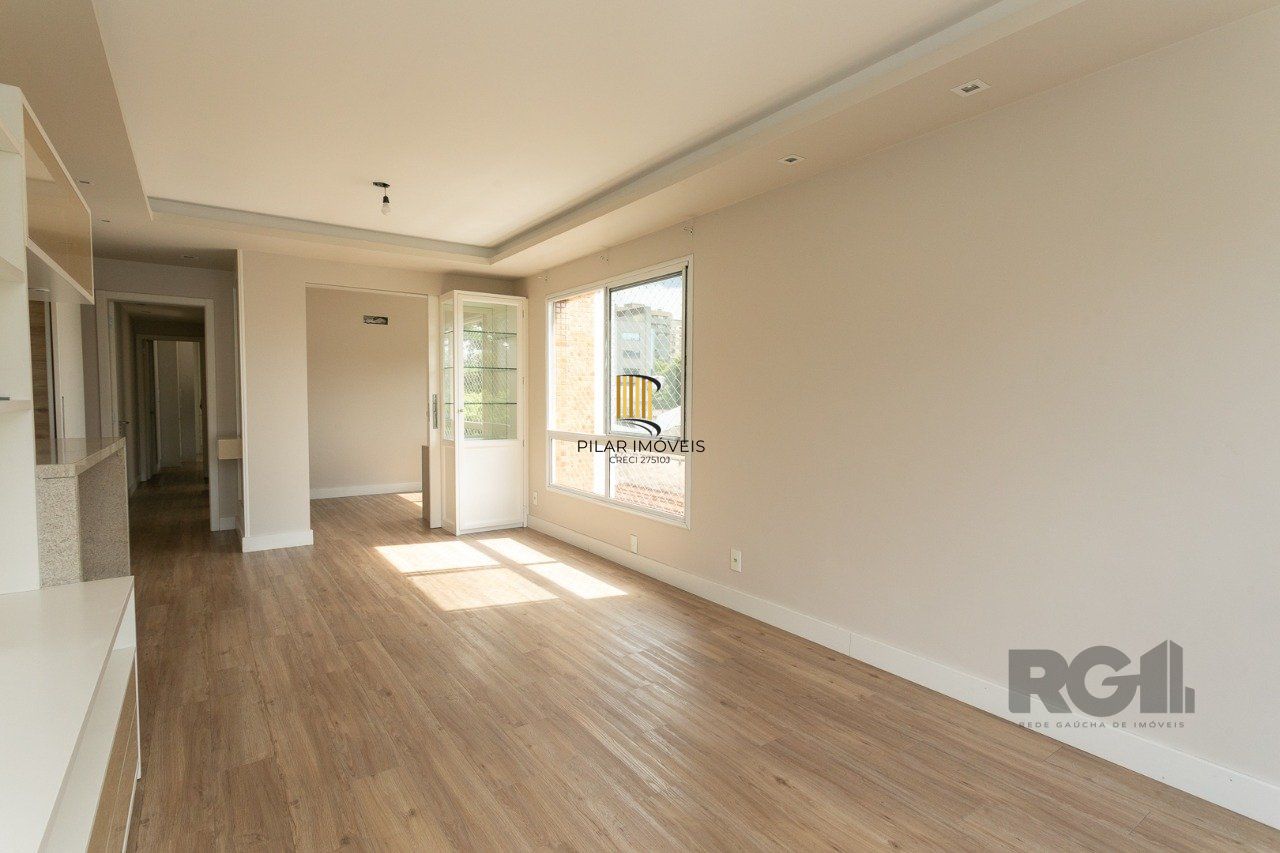 Apartamento semimobiliado e decorado no bairro Auxiliadora, com 91 m²