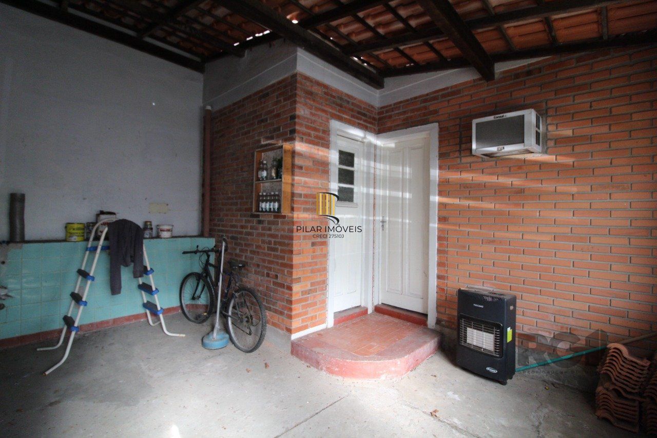 Casa à venda 4 quartos (dormitórios), suíte, 3 vagas - Partenon, Porto Alegre