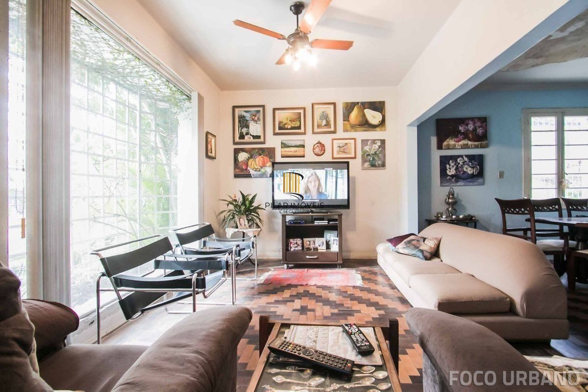 Casa para Venda - 250m², 4 dormitórios, 2 vagas - Petrópolis