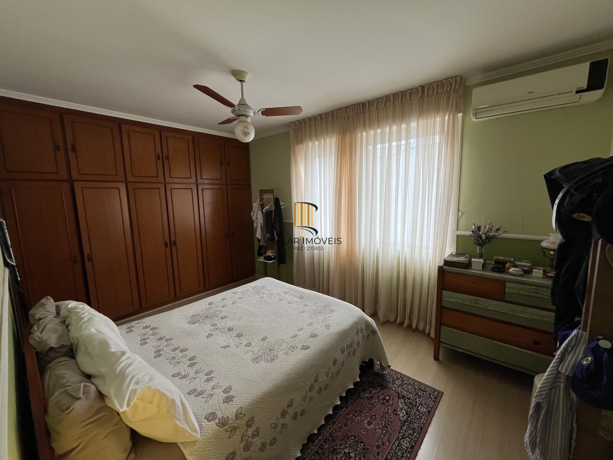 Apartamento de dois quartos com suíte no bairro Menino Deus em Porto Alegre