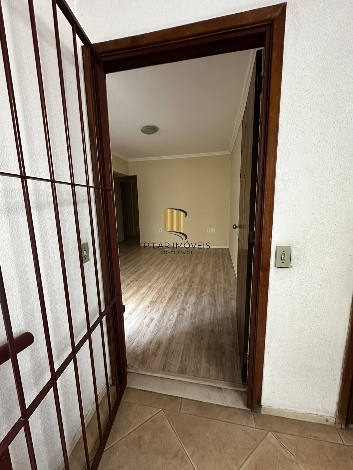 Apartamento de 2 quartos e 1 vaga de garagem no bairro Menino Deus em POA/RS