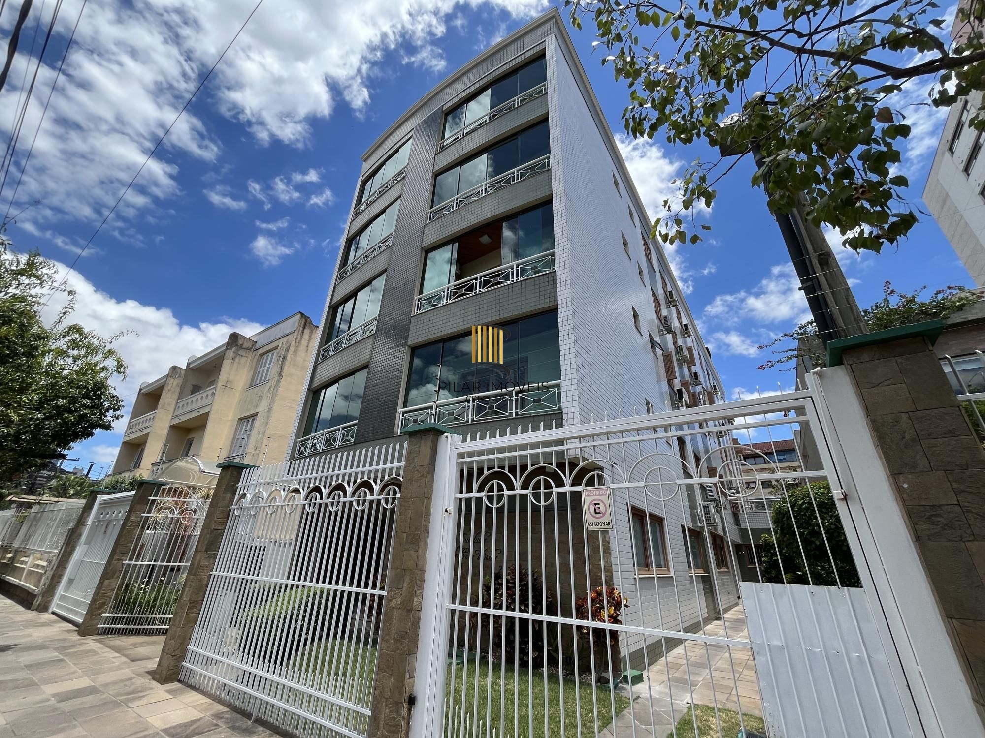 Apartamento de 2 quartos, suite e 1 vaga de garagem no bairro Menino Deus em POA