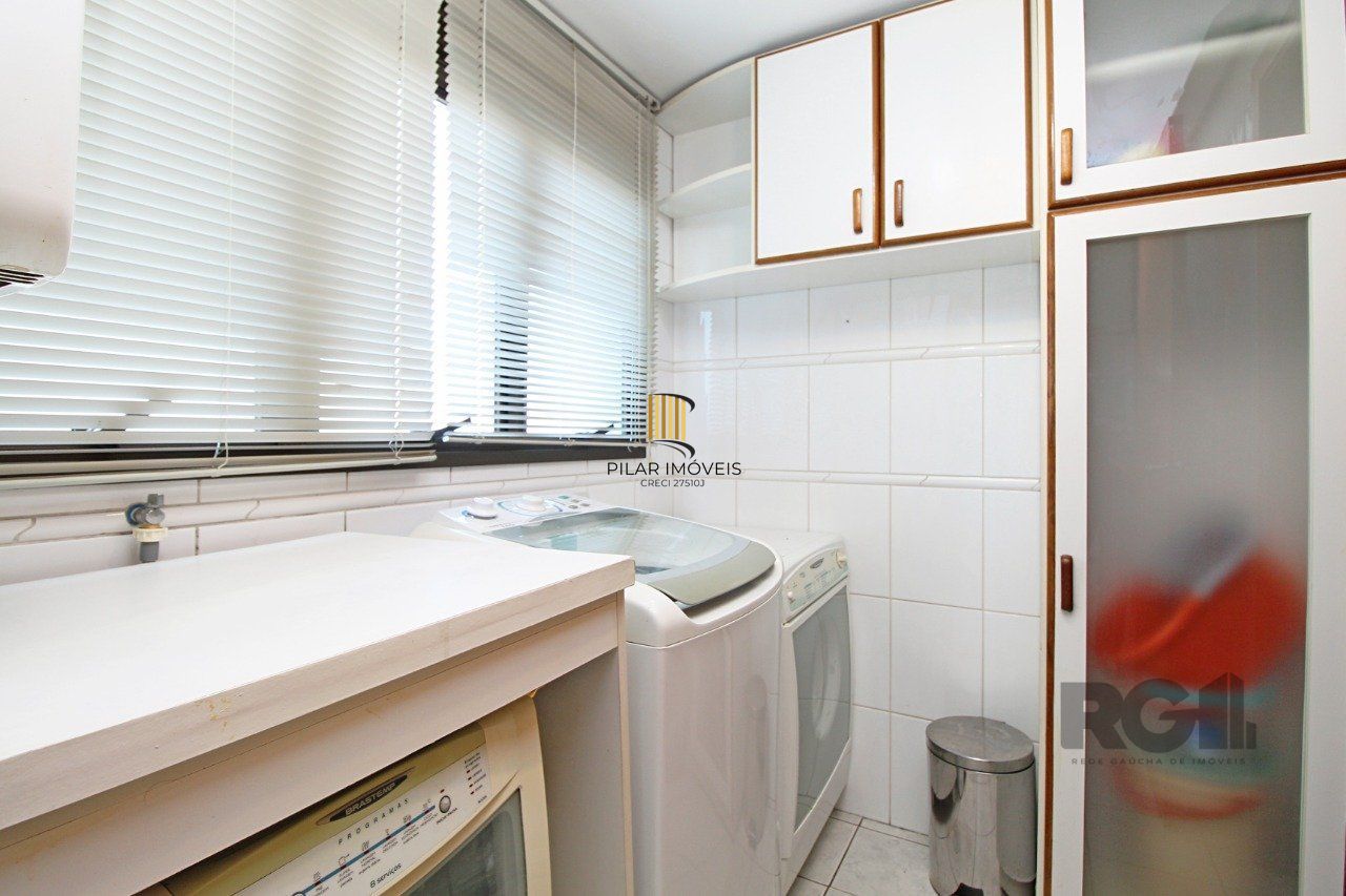 Apartamento de 3 dormitórios, suíte e 2 vagas de garagem no bairro Petrópolis em Porto Alegre