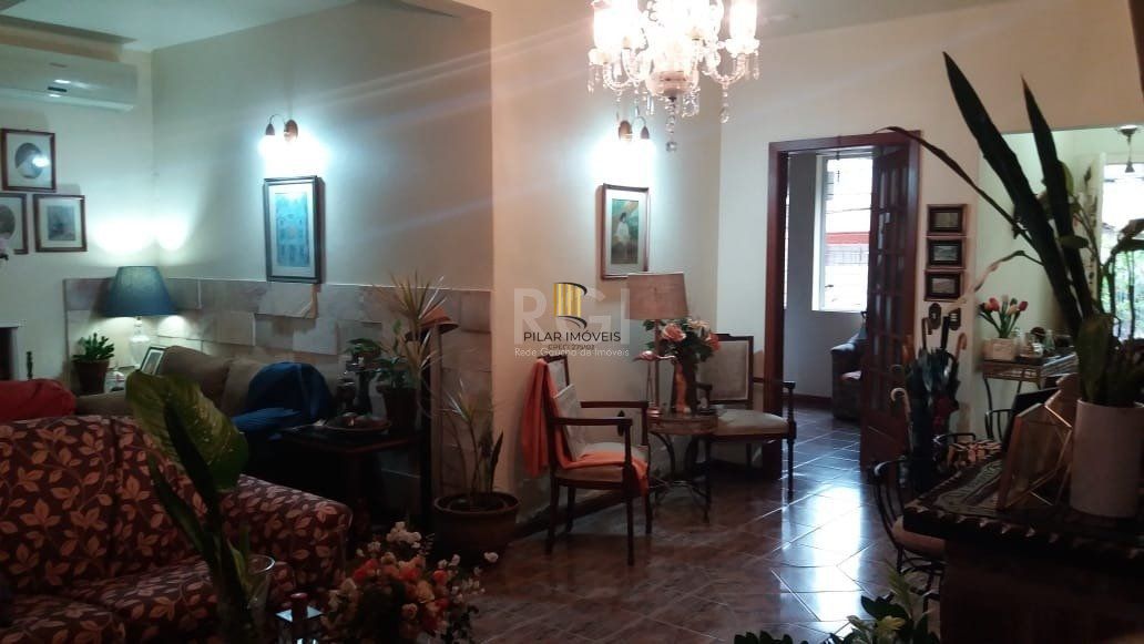 Casa para Venda - 300m², 5 dormitórios, sendo 1 suites, Bela Vista